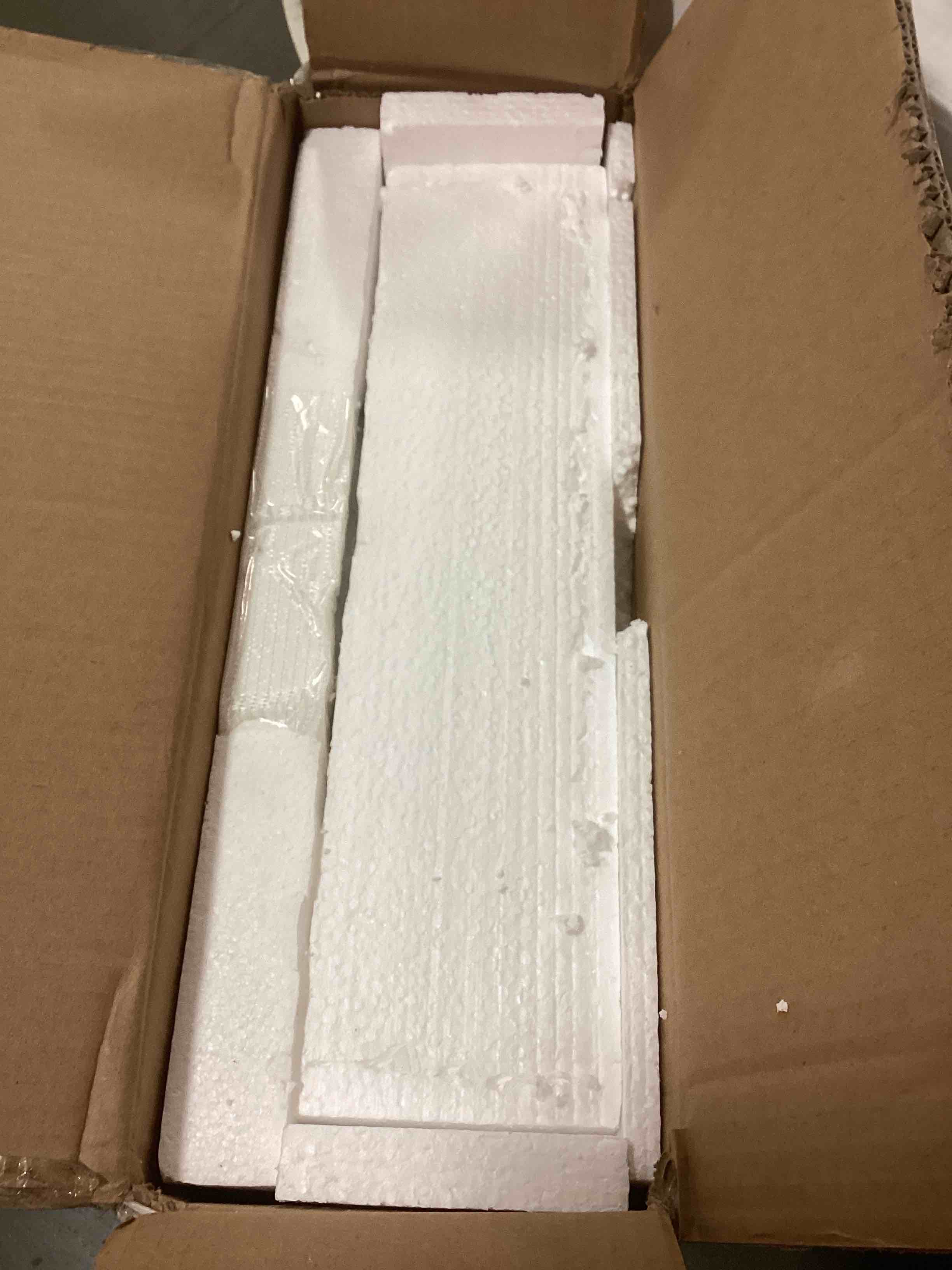 https://s3.amazonaws.com/lotting-images-prod/bidfta/PNK1461041_1733147584377.jpeg