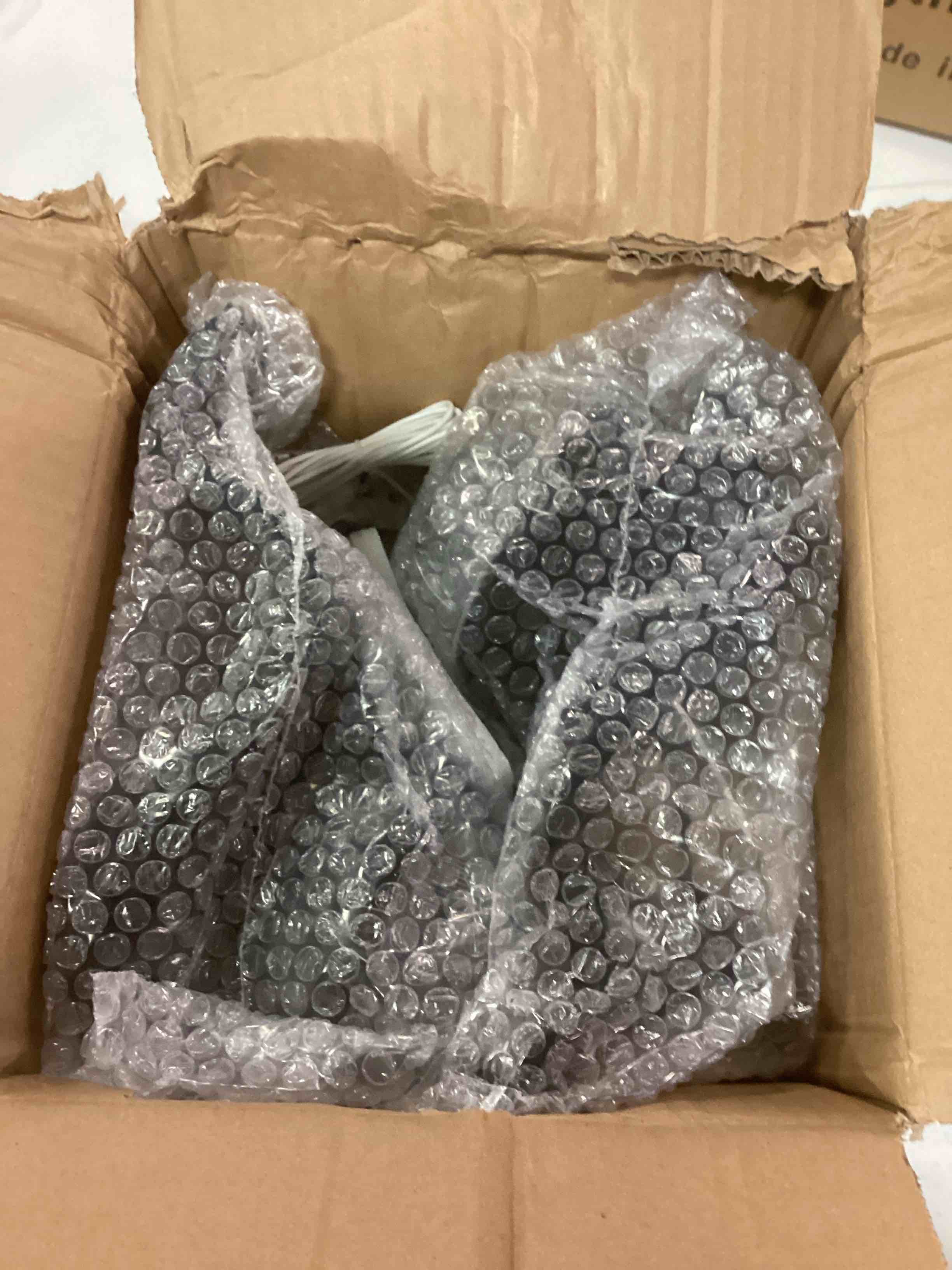 https://s3.amazonaws.com/lotting-images-prod/bidfta/PNK1461210_1733168624209.jpeg