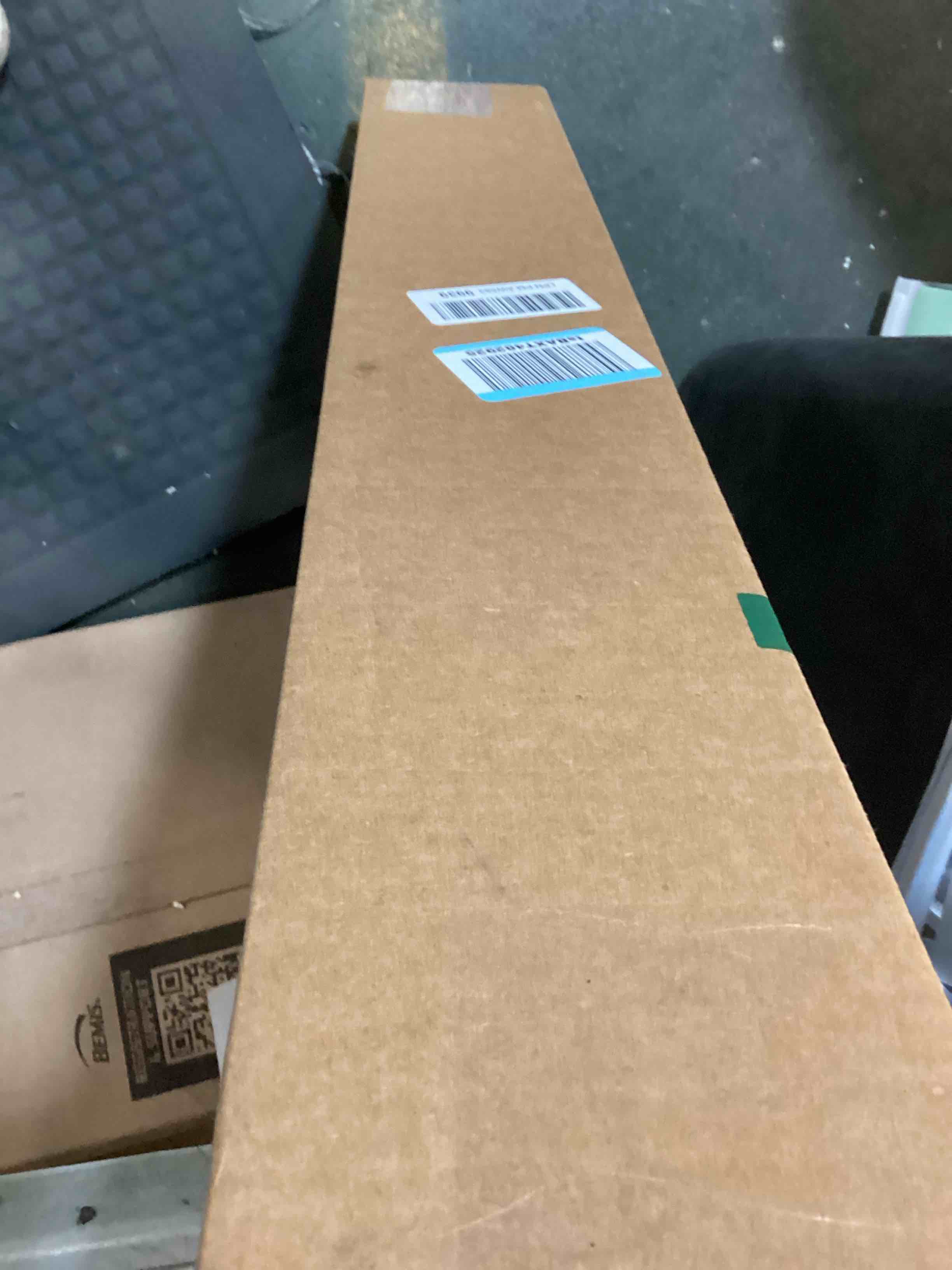 https://s3.amazonaws.com/lotting-images-prod/bidfta/PNK1462530_1733169340428.jpeg