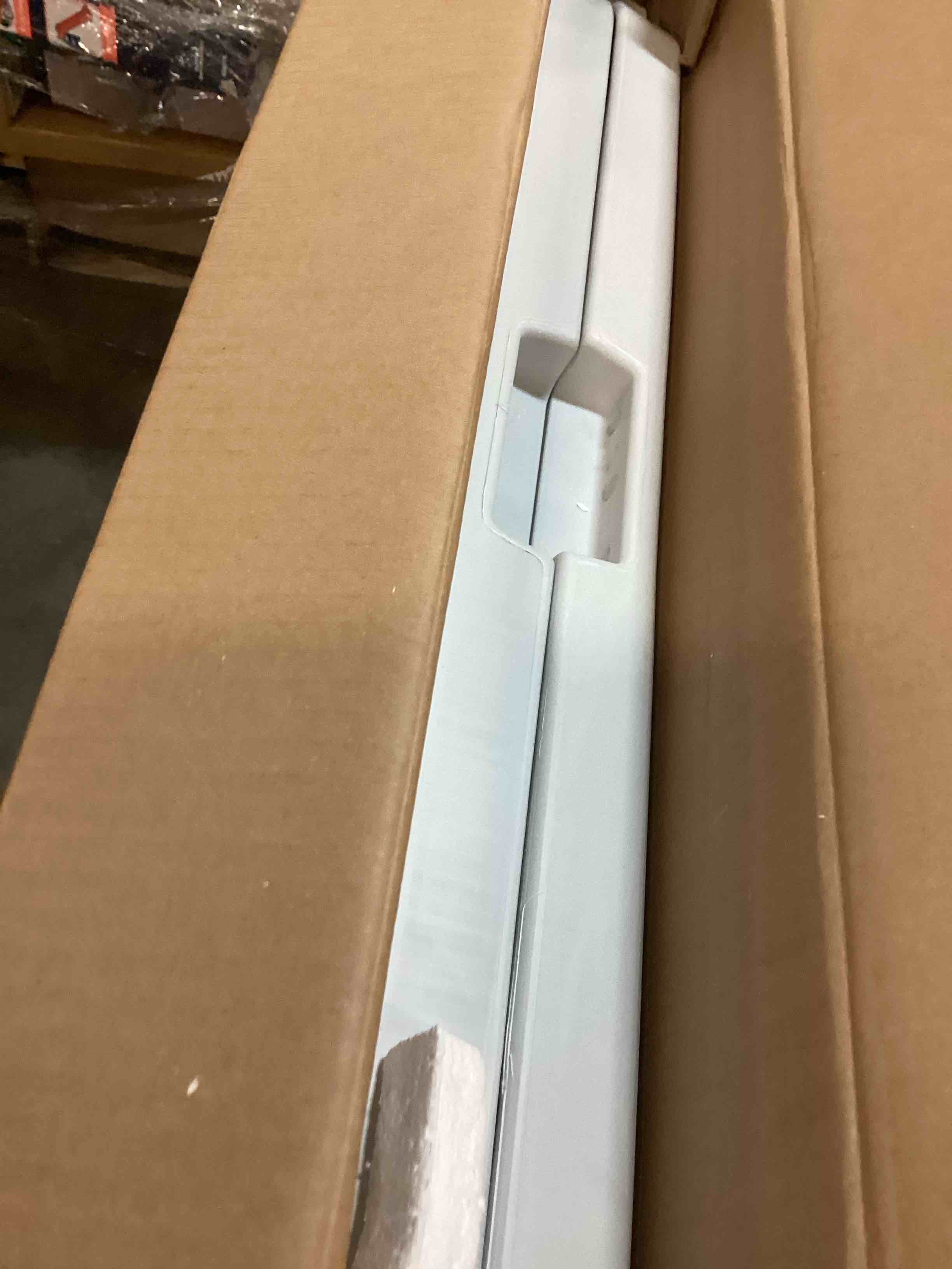 https://s3.amazonaws.com/lotting-images-prod/bidfta/PNK1463003_1733321859308.jpeg