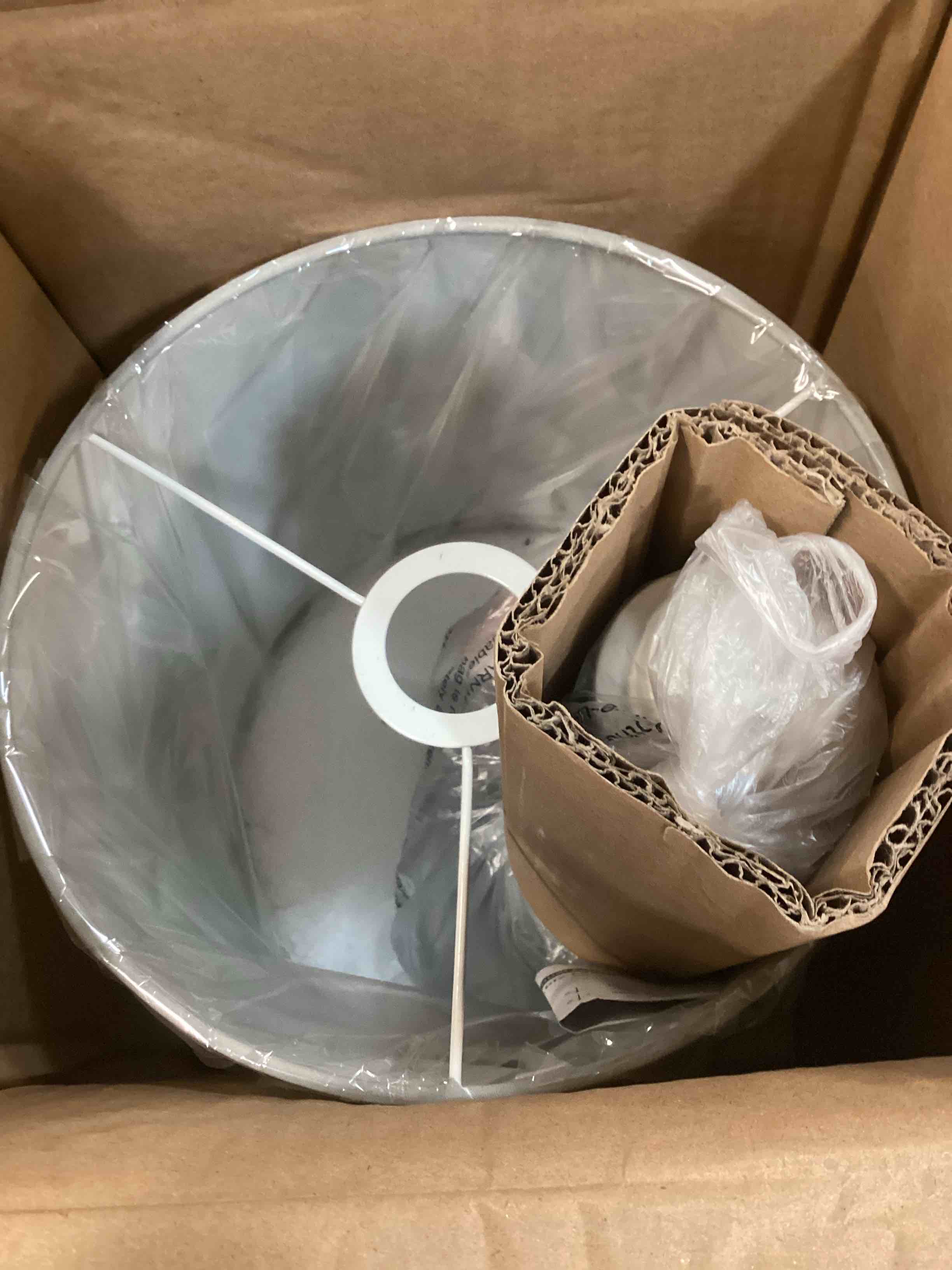 https://s3.amazonaws.com/lotting-images-prod/bidfta/PNK1463178_1733407127294.jpeg