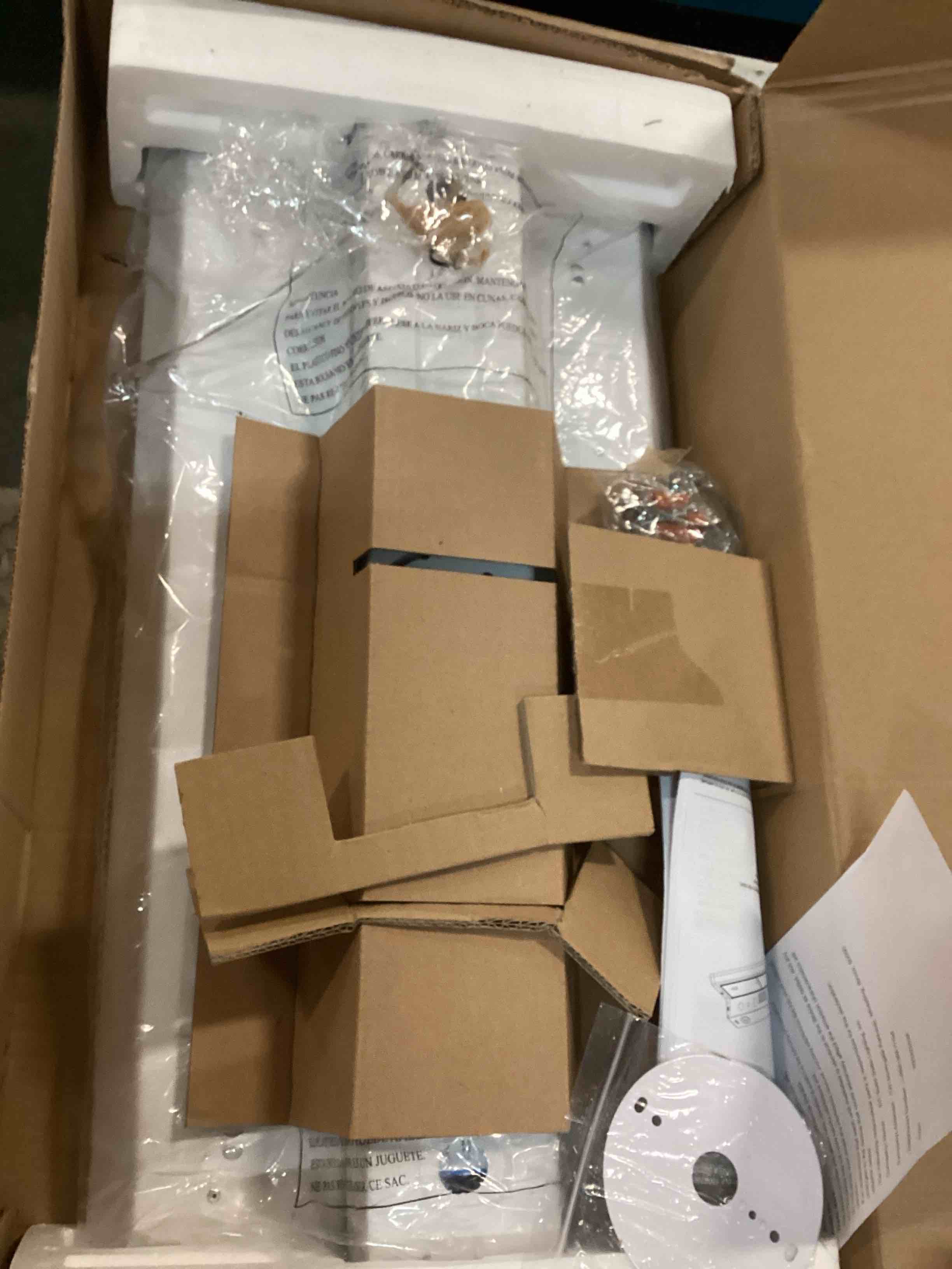 https://s3.amazonaws.com/lotting-images-prod/bidfta/PNK1463395_1733753001163.jpeg