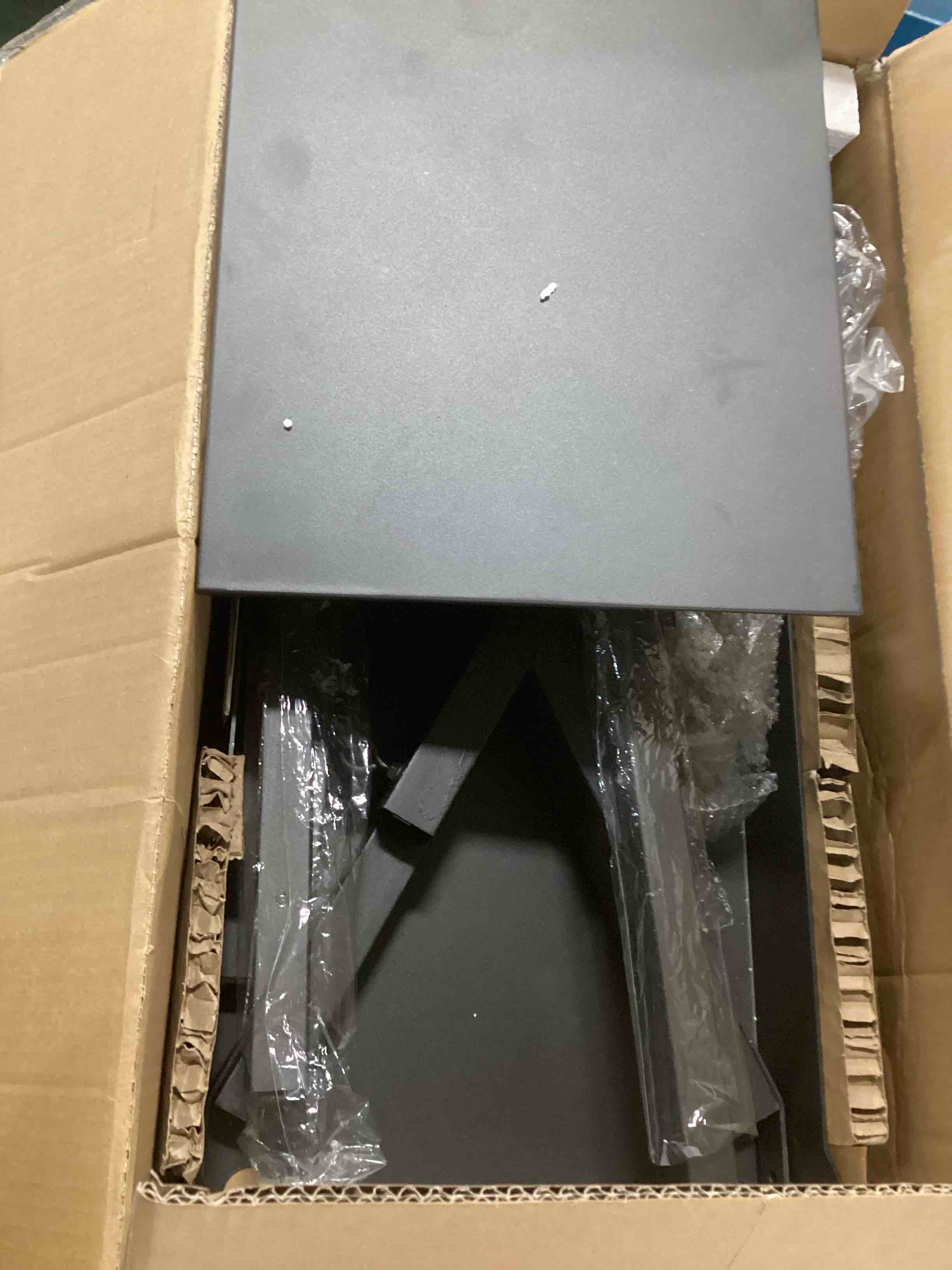 https://s3.amazonaws.com/lotting-images-prod/bidfta/PNK1463902_1733936133381.jpeg