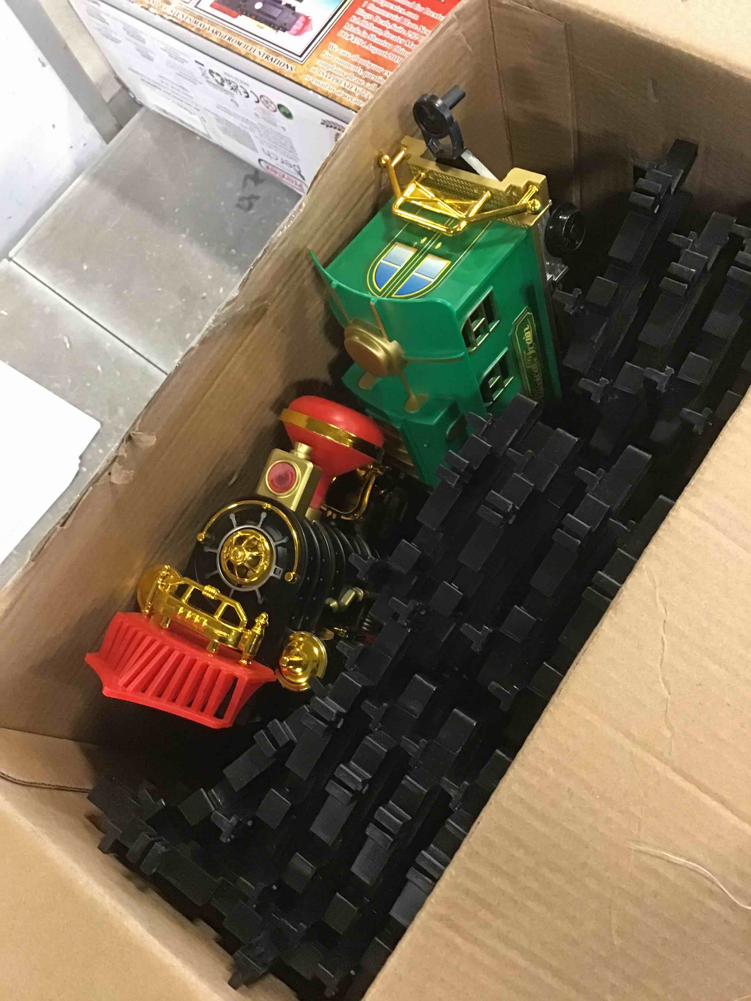 https://s3.amazonaws.com/lotting-images-prod/bidfta/PNK1464555_1734449689027.jpeg