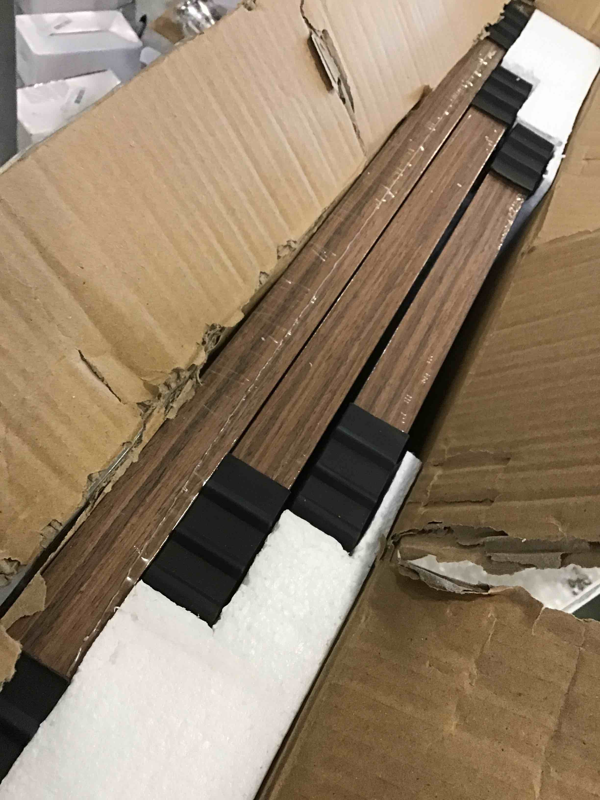 https://s3.amazonaws.com/lotting-images-prod/bidfta/PNK1464596_1734453369843.jpeg