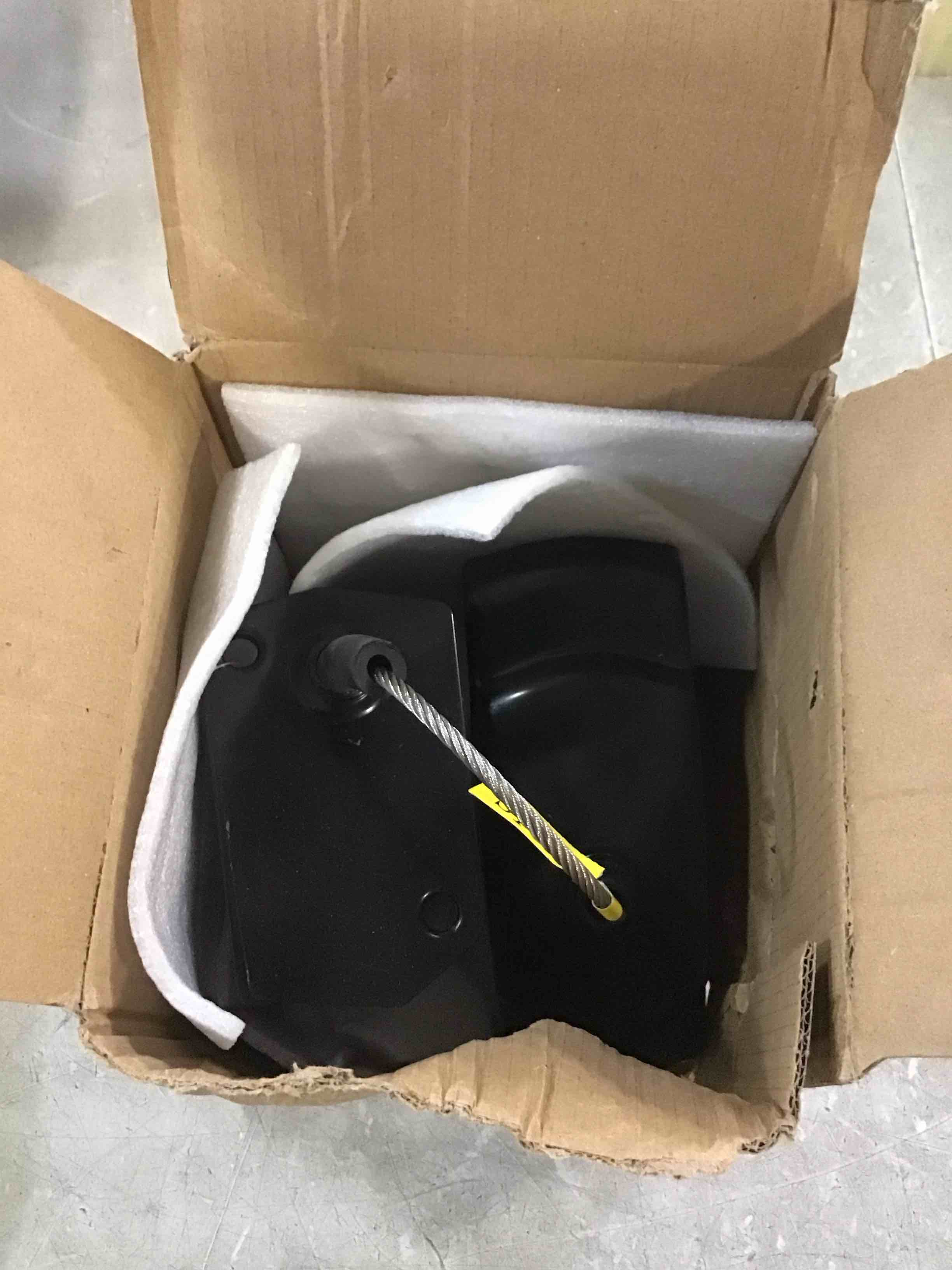 https://s3.amazonaws.com/lotting-images-prod/bidfta/PNK1465732_1733151153804.jpeg