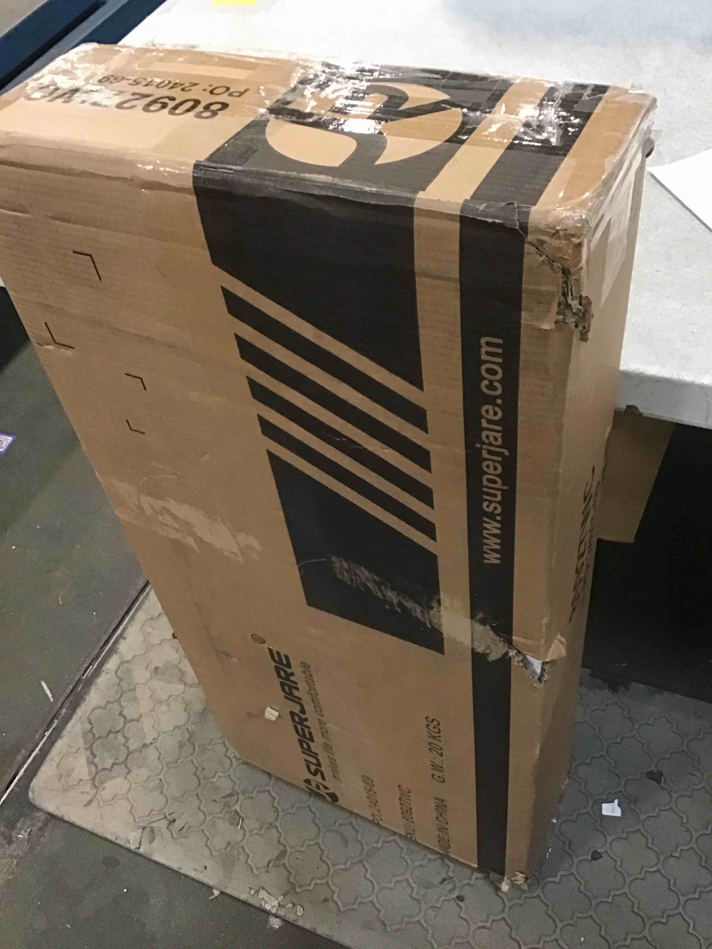 https://s3.amazonaws.com/lotting-images-prod/bidfta/PNK1467759_1734356953146.jpeg