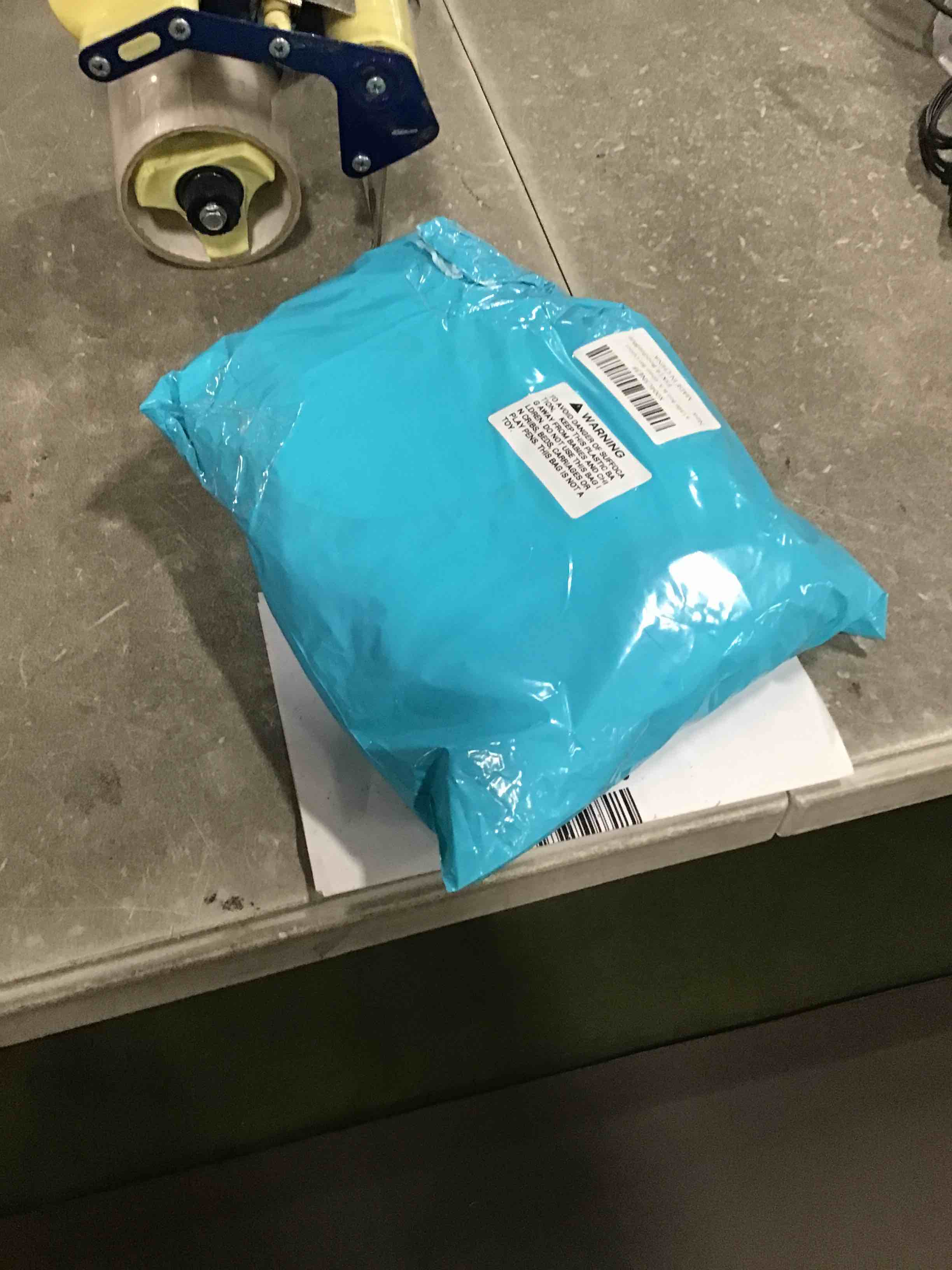https://s3.amazonaws.com/lotting-images-prod/bidfta/PNK1469896_1732886850750.jpeg