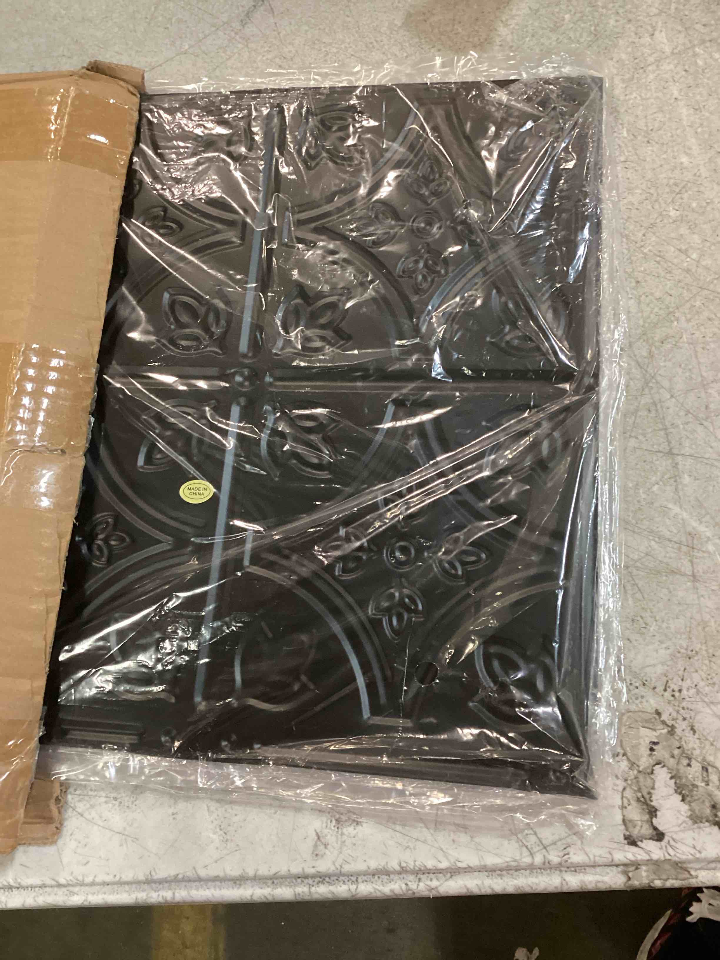 https://s3.amazonaws.com/lotting-images-prod/bidfta/PNK1472704_1733158810697.jpeg