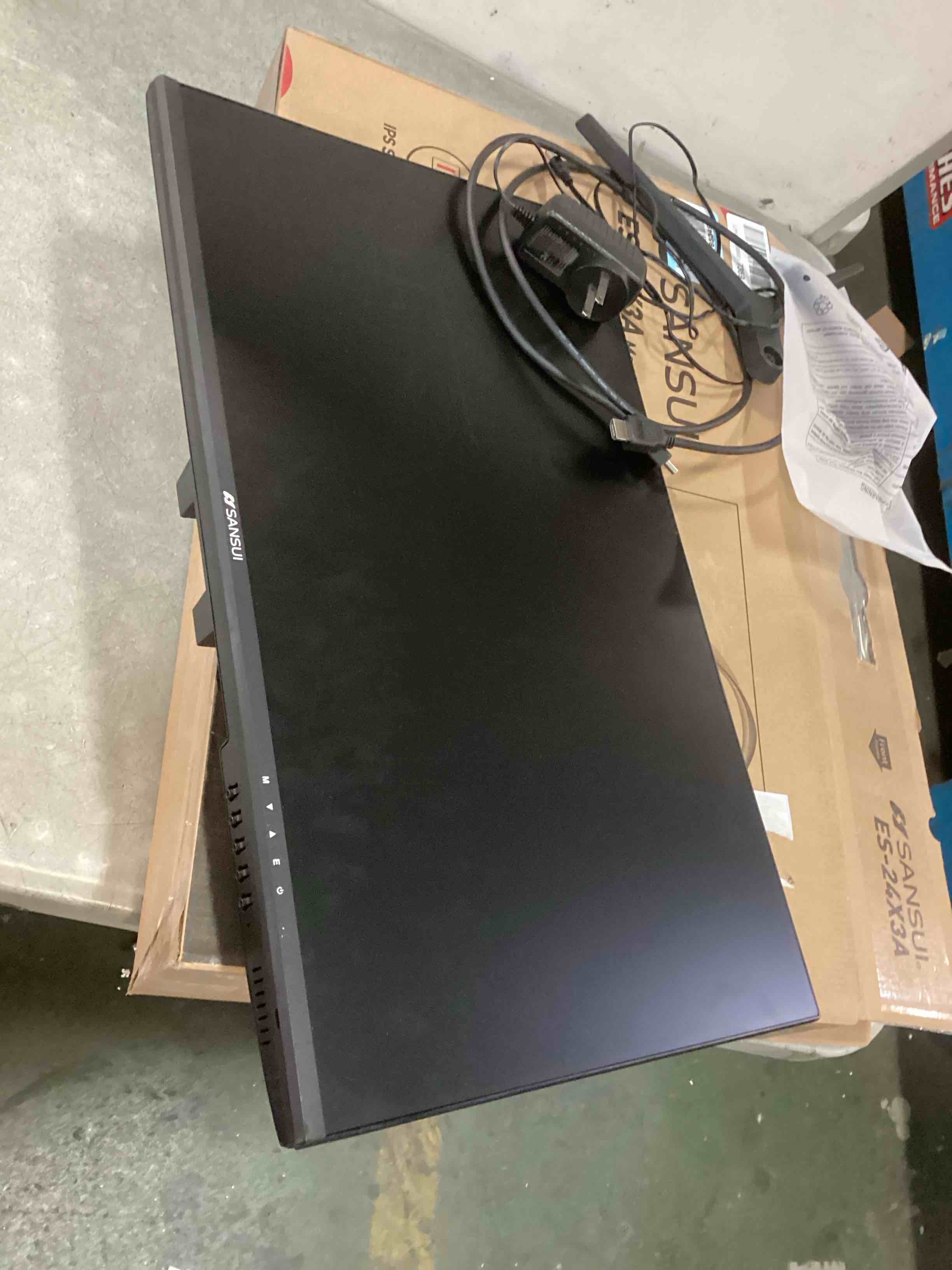 https://s3.amazonaws.com/lotting-images-prod/bidfta/PNK1473011_1733250493005.jpeg