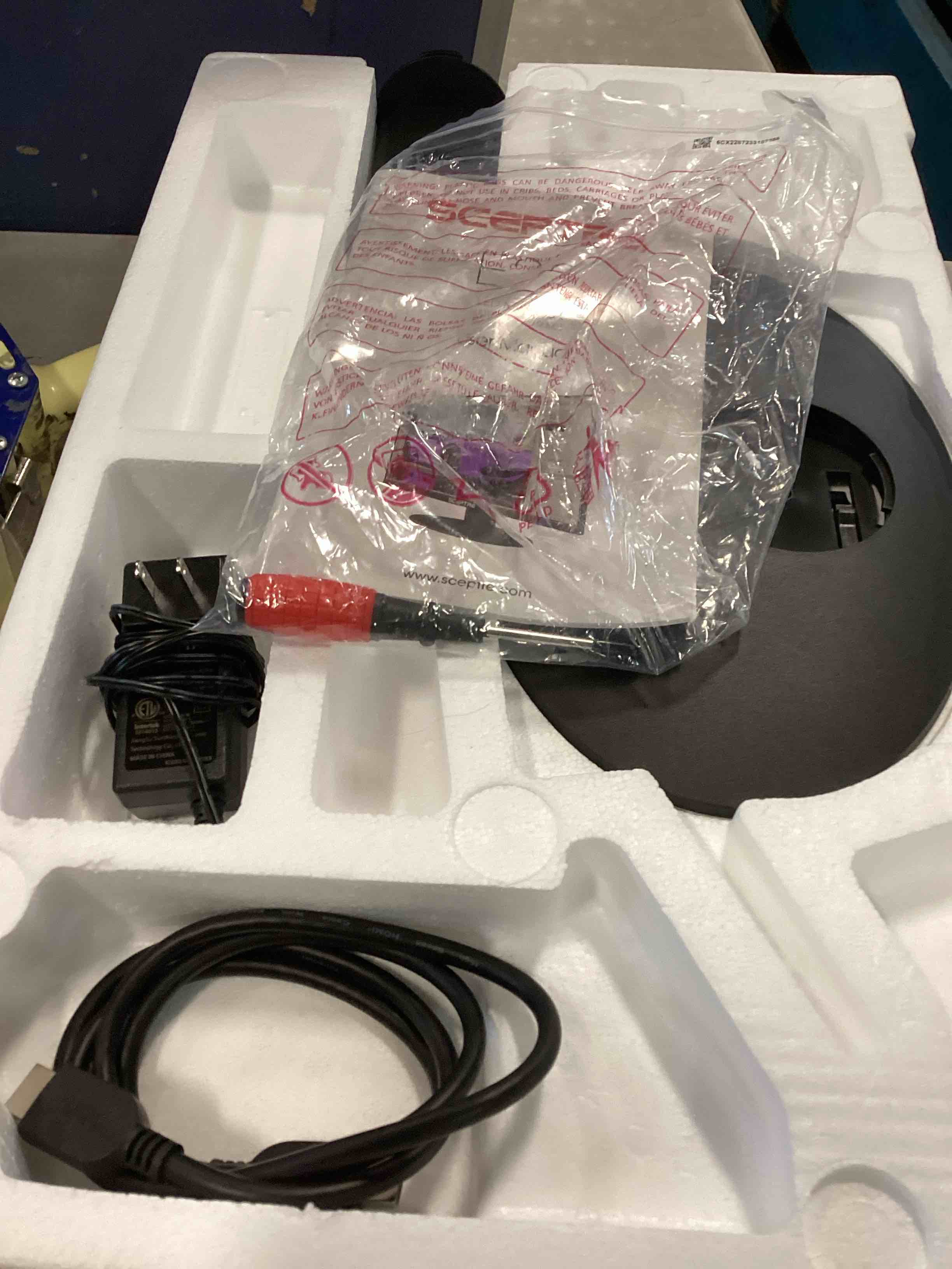 https://s3.amazonaws.com/lotting-images-prod/bidfta/PNK1473560_1733427233681.jpeg