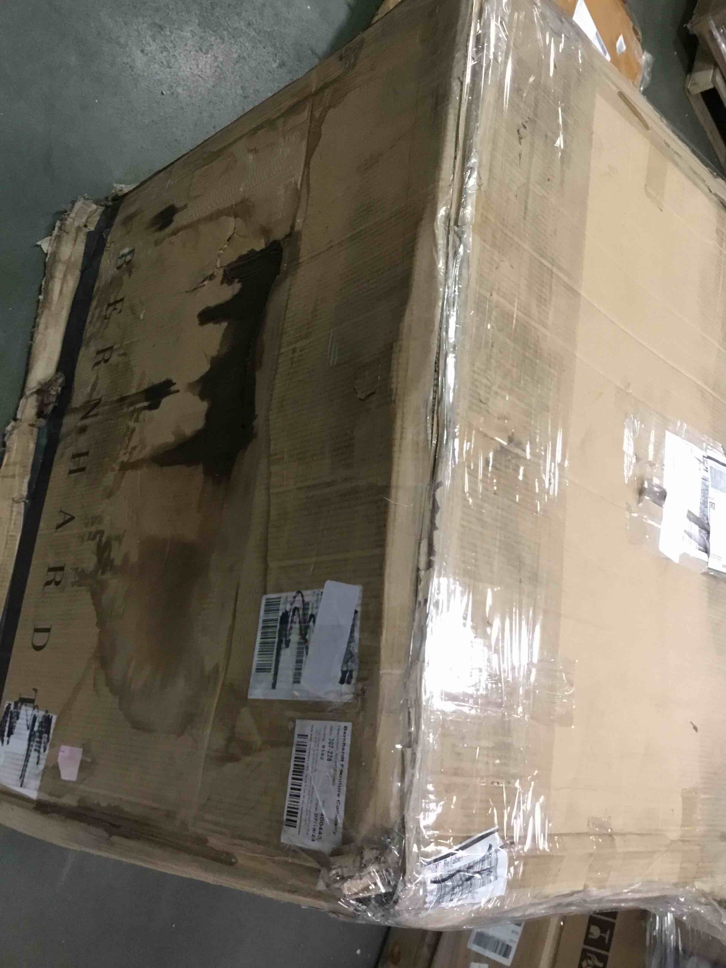 https://s3.amazonaws.com/lotting-images-prod/bidfta/PNK1474162_1735068105692.jpeg
