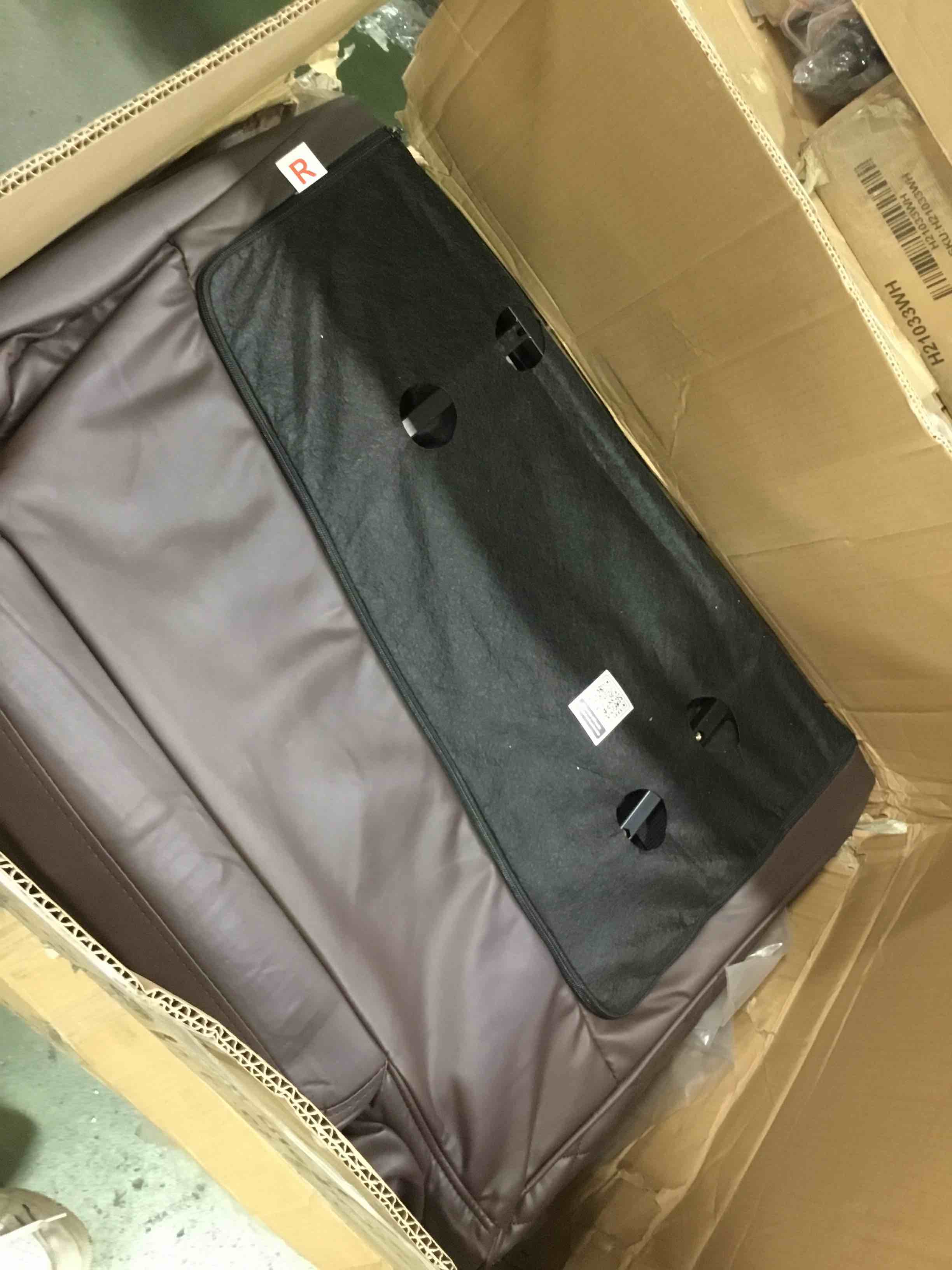 https://s3.amazonaws.com/lotting-images-prod/bidfta/PNK1474170_1735069353730.jpeg