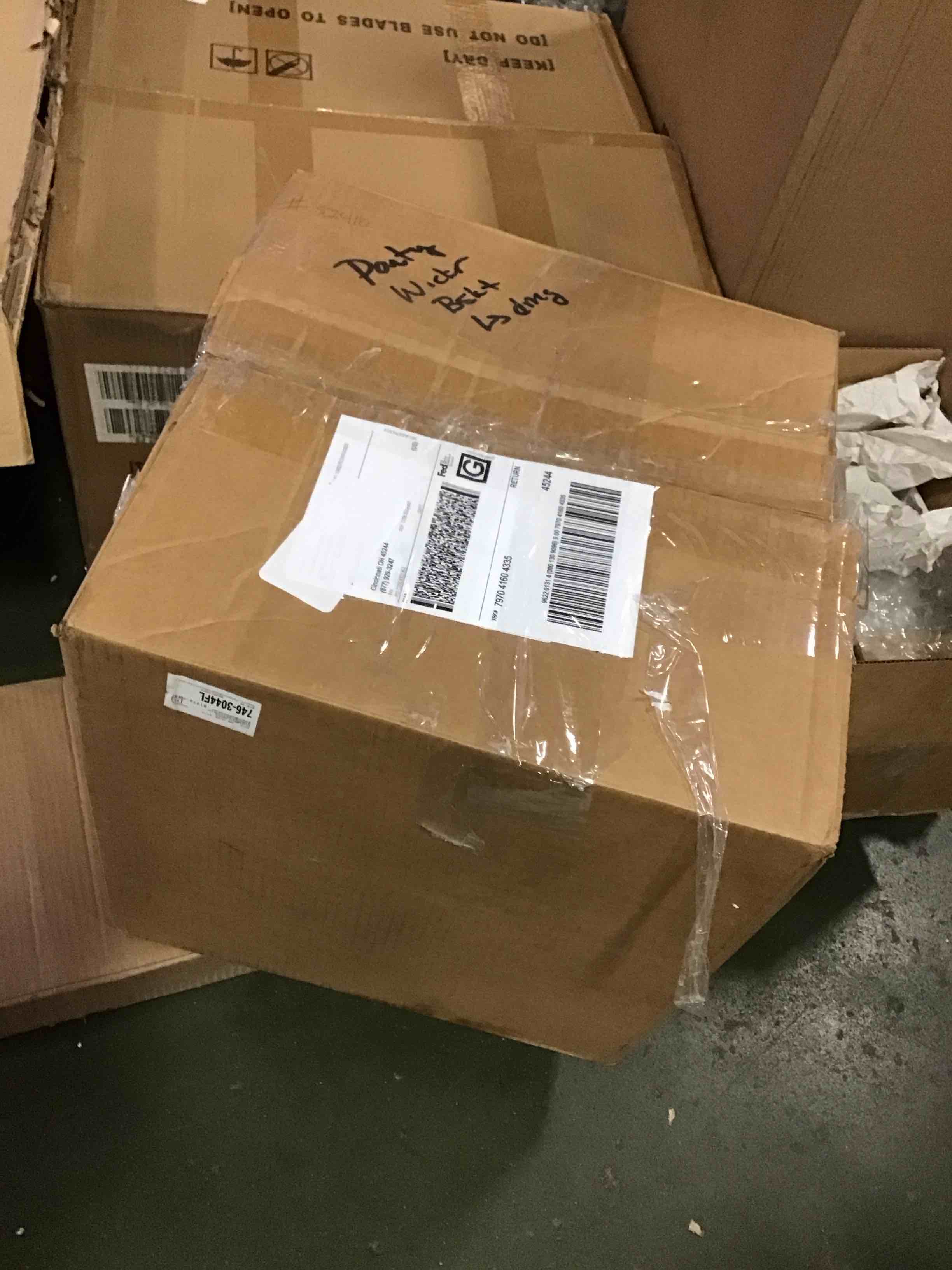 https://s3.amazonaws.com/lotting-images-prod/bidfta/PNK1475226_1736780063546.jpeg