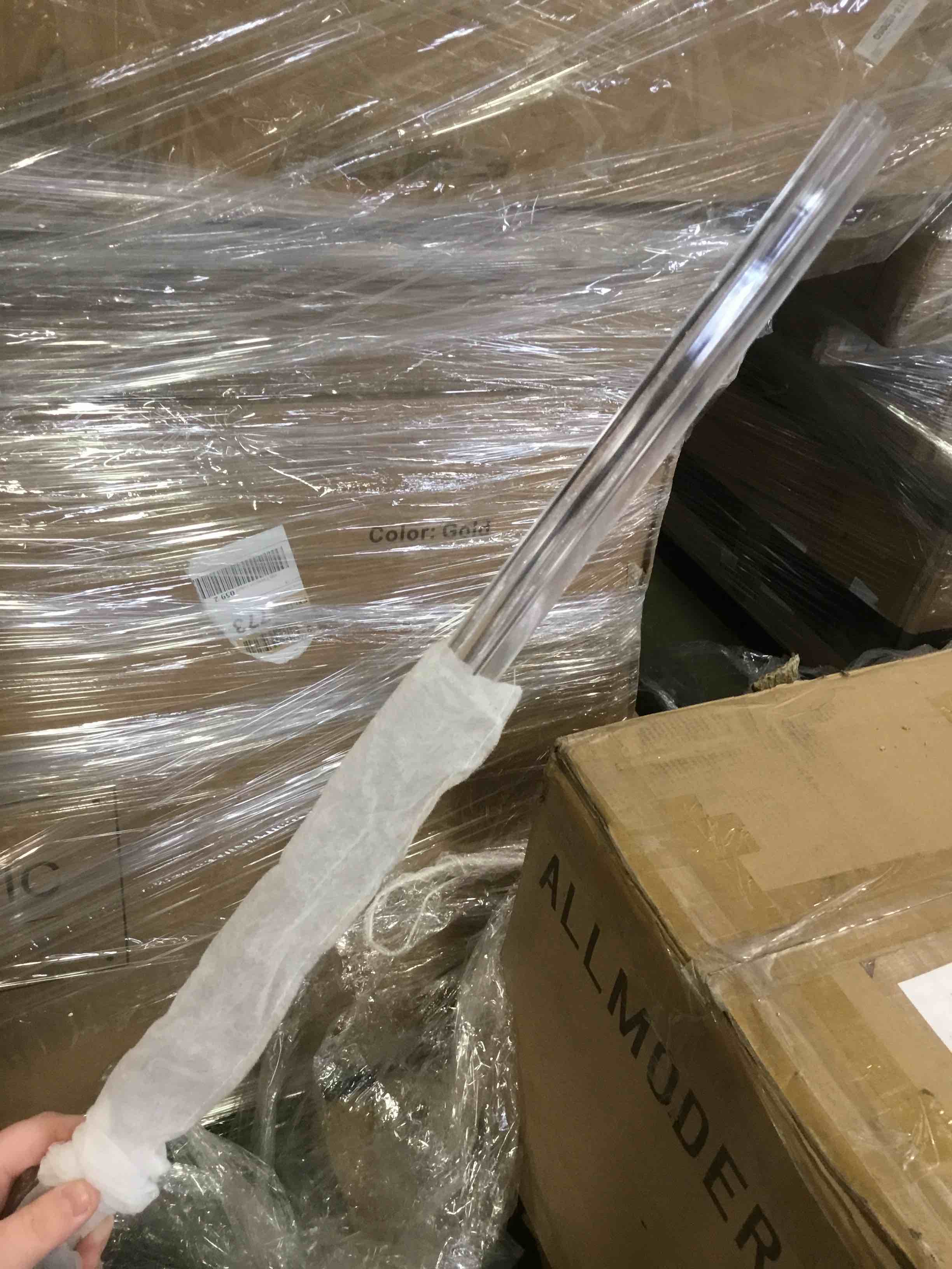 https://s3.amazonaws.com/lotting-images-prod/bidfta/PNK1475315_1736864798532.jpeg