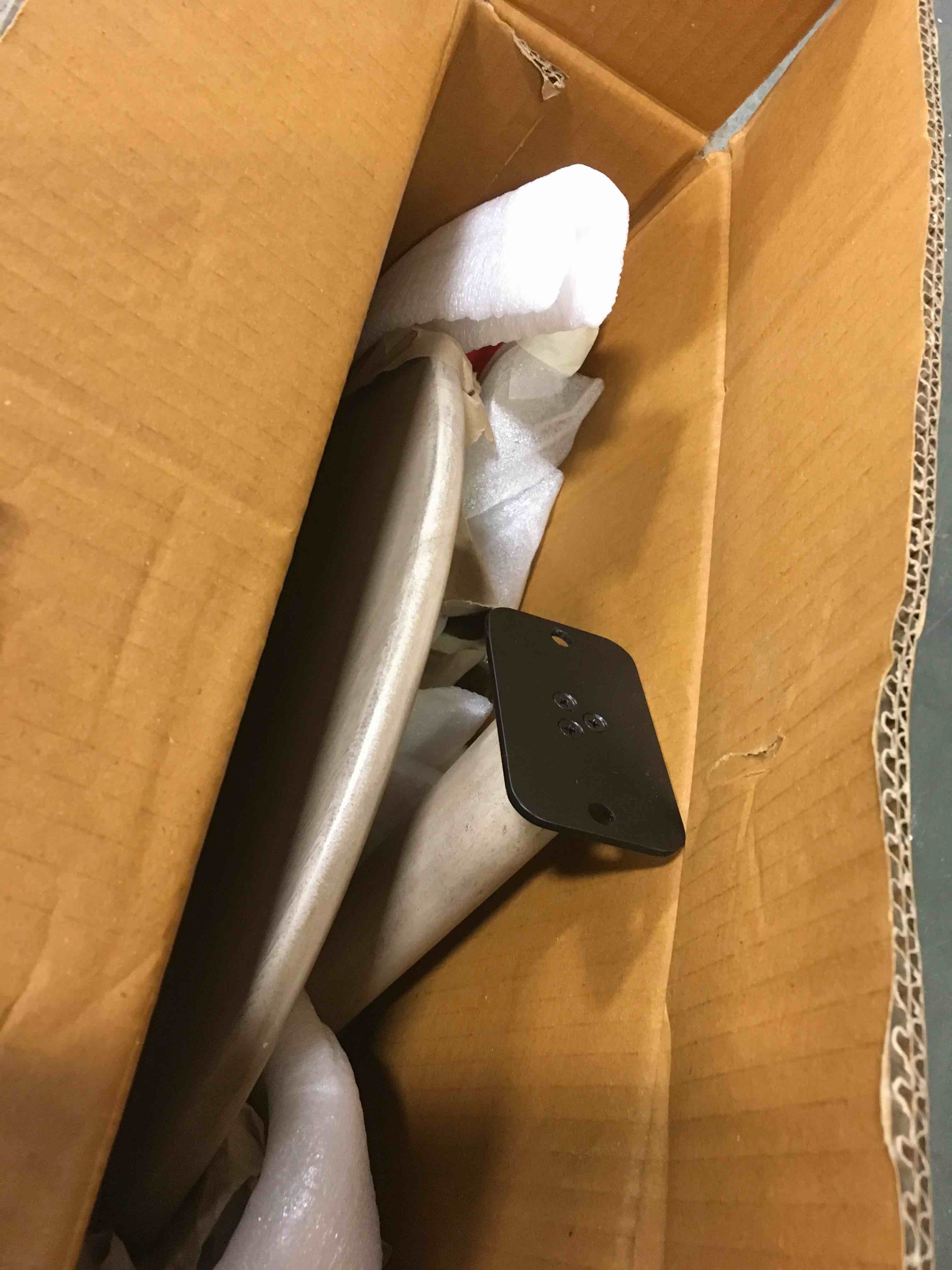https://s3.amazonaws.com/lotting-images-prod/bidfta/PNK1477531_1733753113503.jpeg