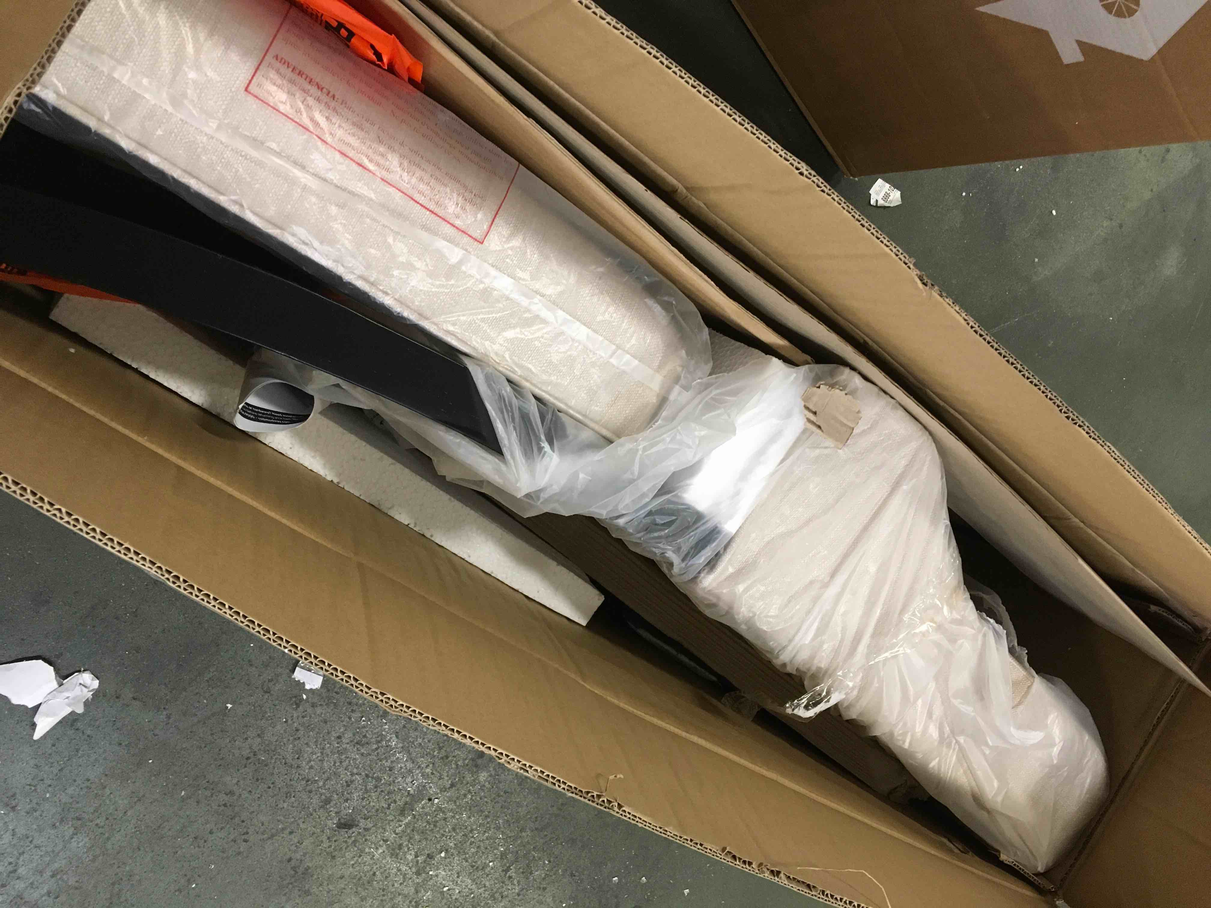 https://s3.amazonaws.com/lotting-images-prod/bidfta/PNK1477785_1733932005595.jpeg