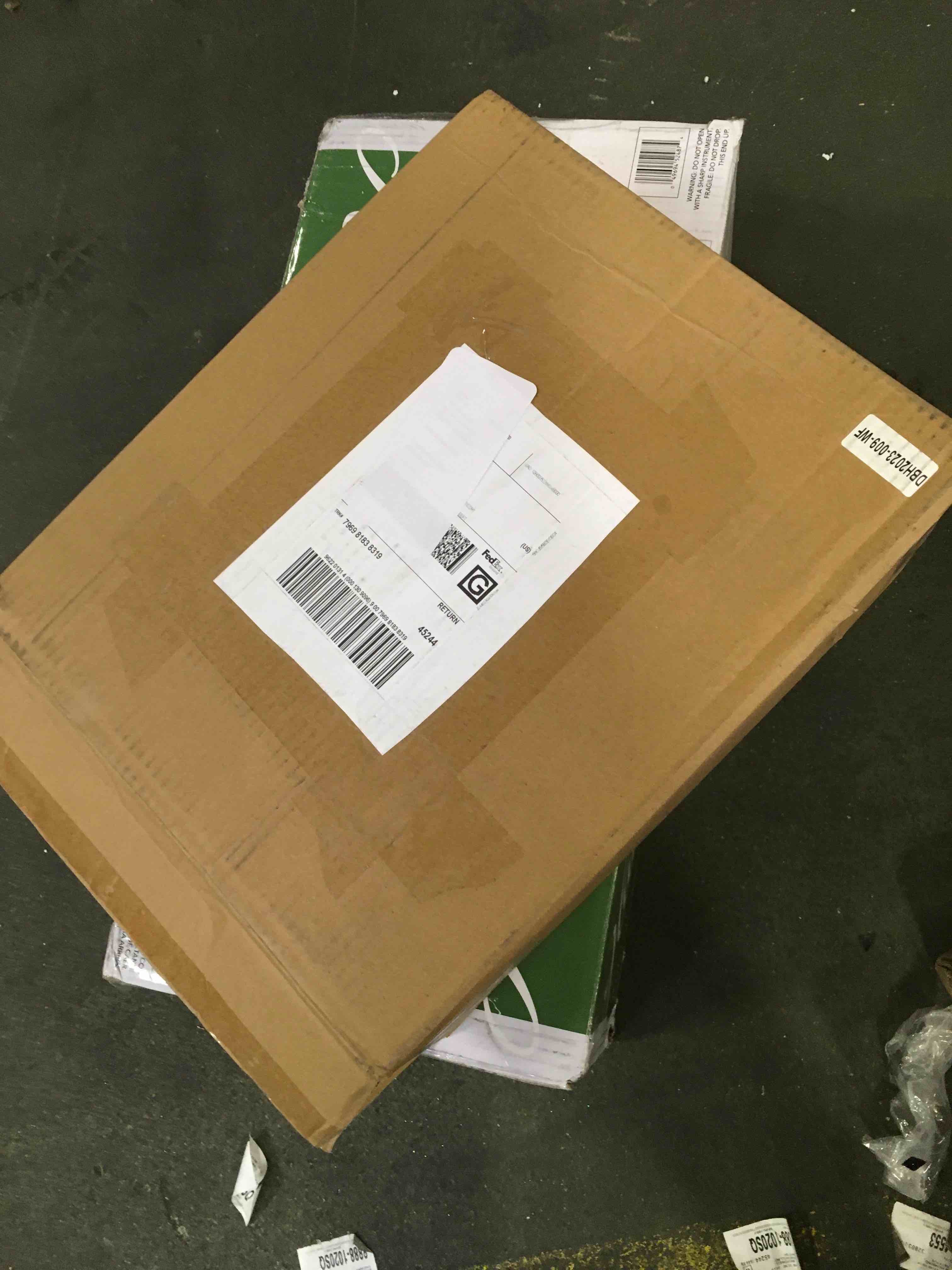https://s3.amazonaws.com/lotting-images-prod/bidfta/PNK1477813_1733939663269.jpeg