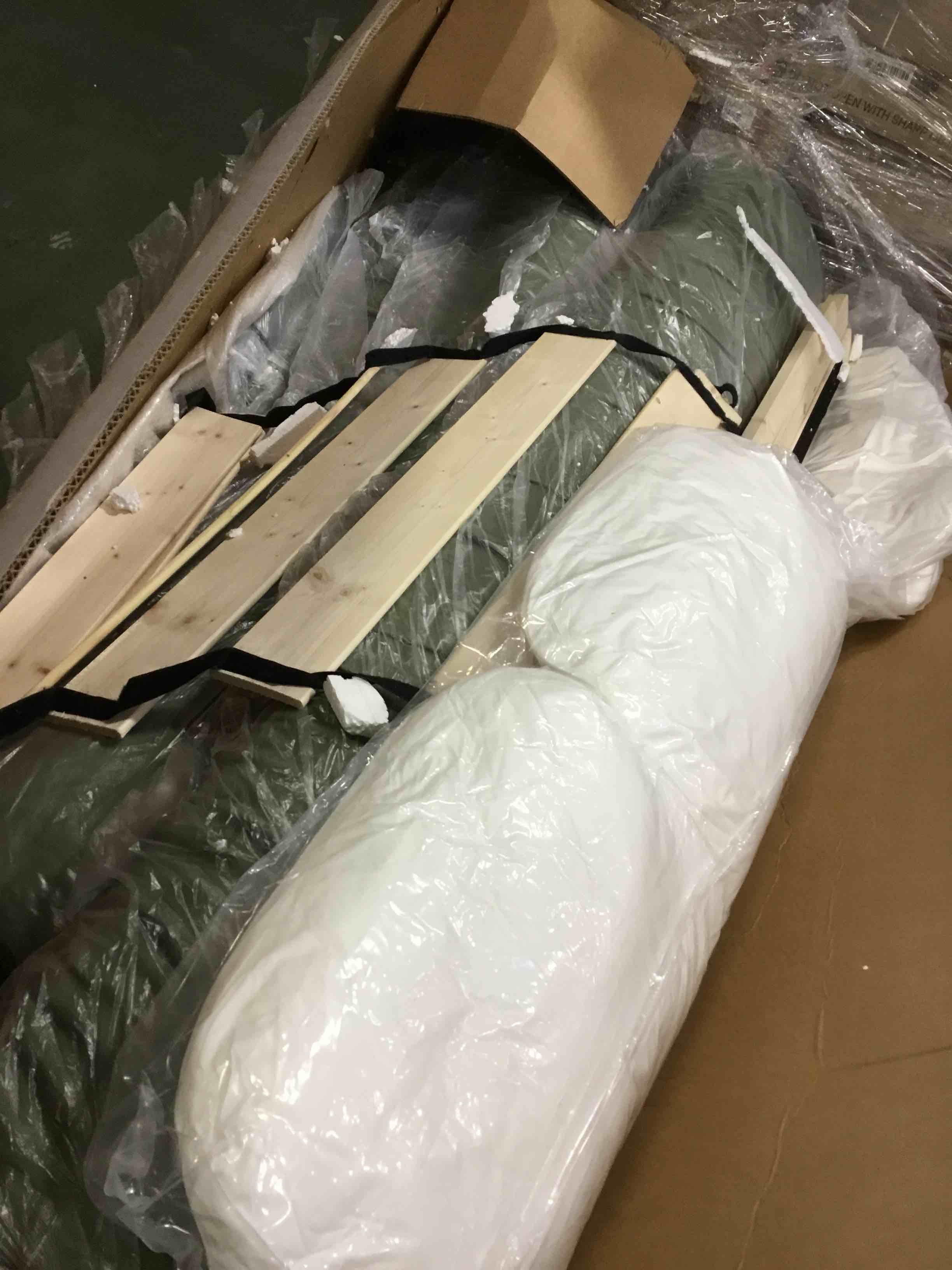 https://s3.amazonaws.com/lotting-images-prod/bidfta/PNK1477902_1734013363479.jpeg