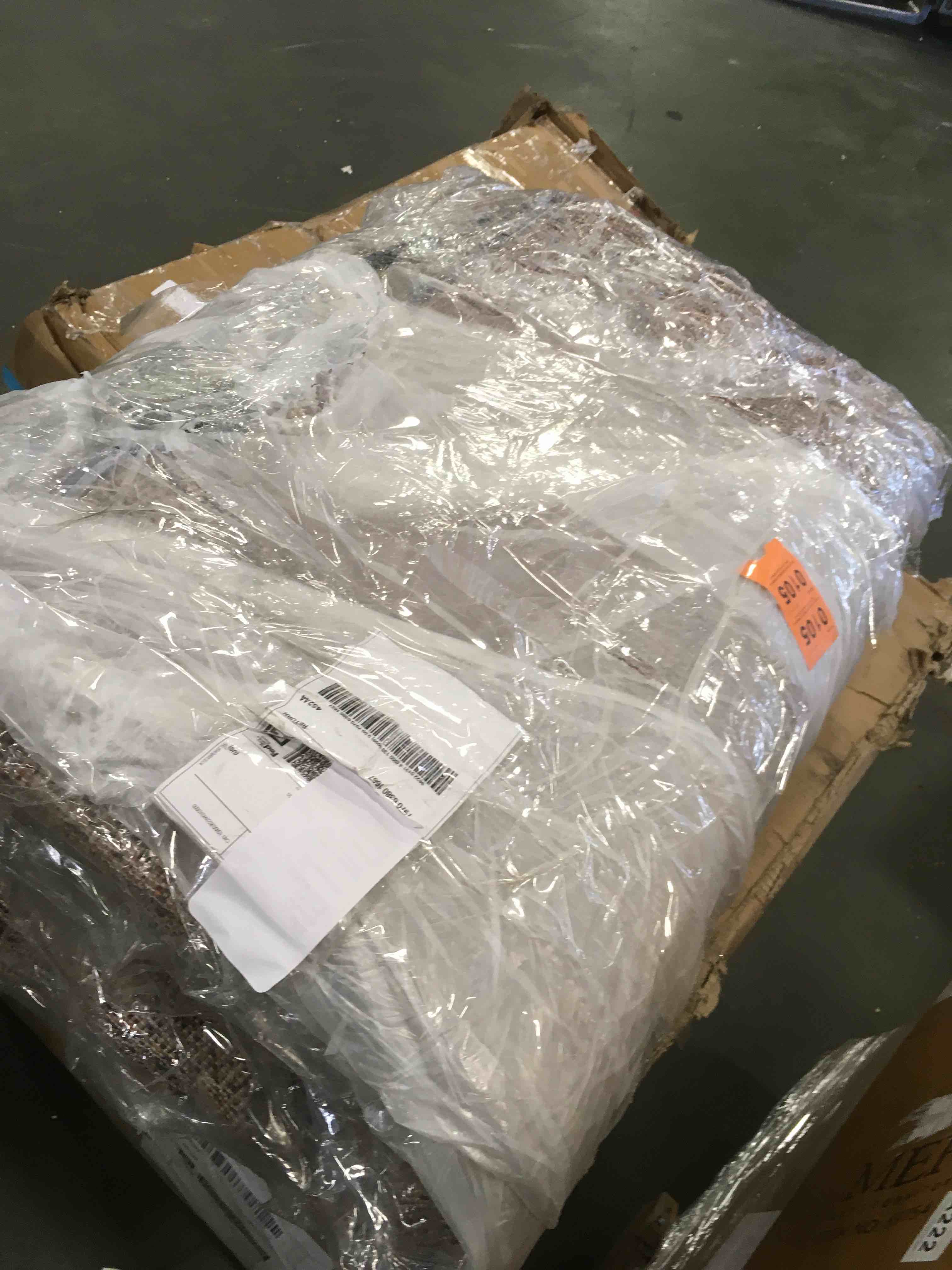 https://s3.amazonaws.com/lotting-images-prod/bidfta/PNK1479240_1735584264629.jpeg