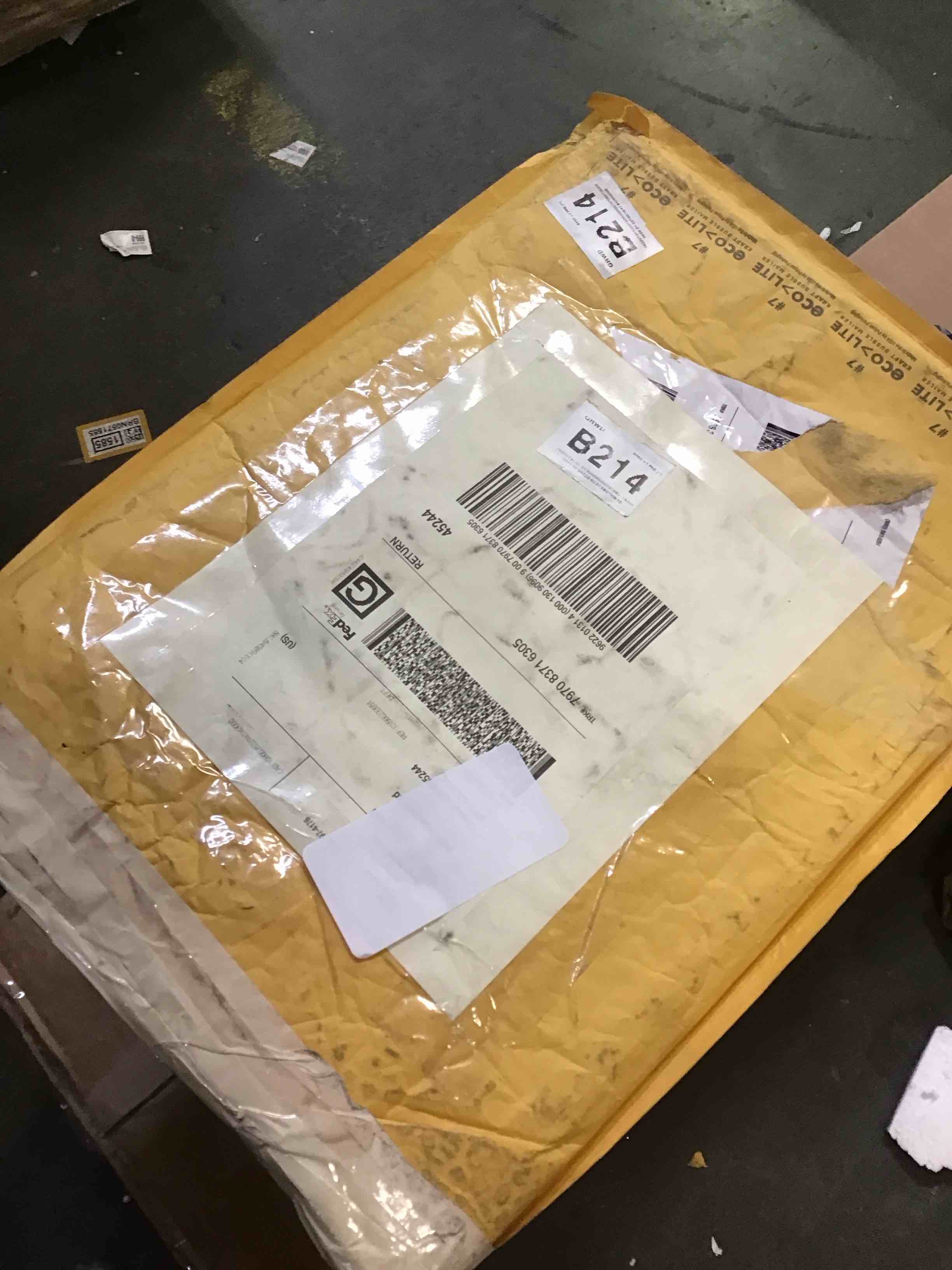 https://s3.amazonaws.com/lotting-images-prod/bidfta/PNK1479762_1736448995134.jpeg