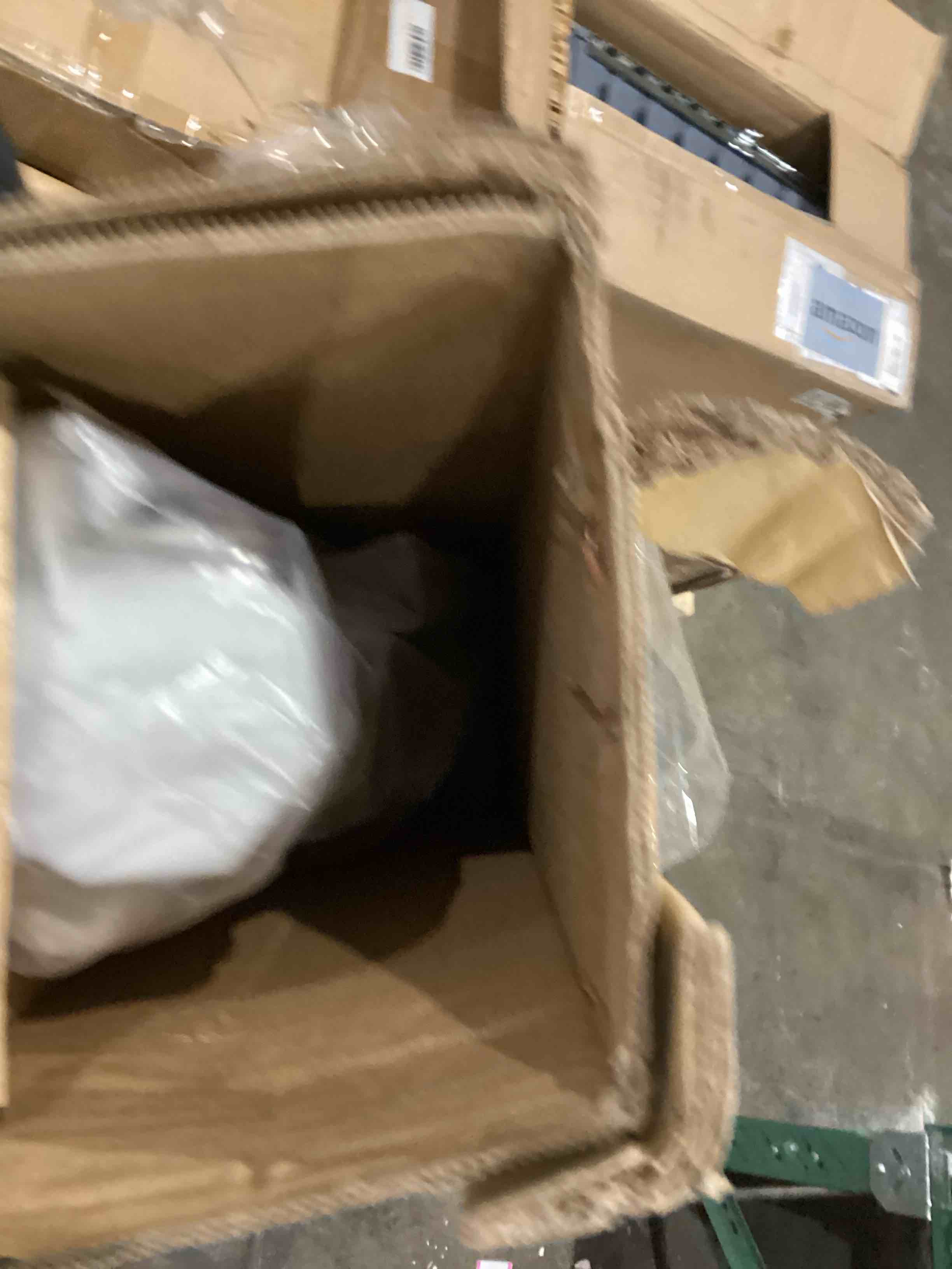 https://s3.amazonaws.com/lotting-images-prod/bidfta/PNK1495101_1760806336471.jpeg