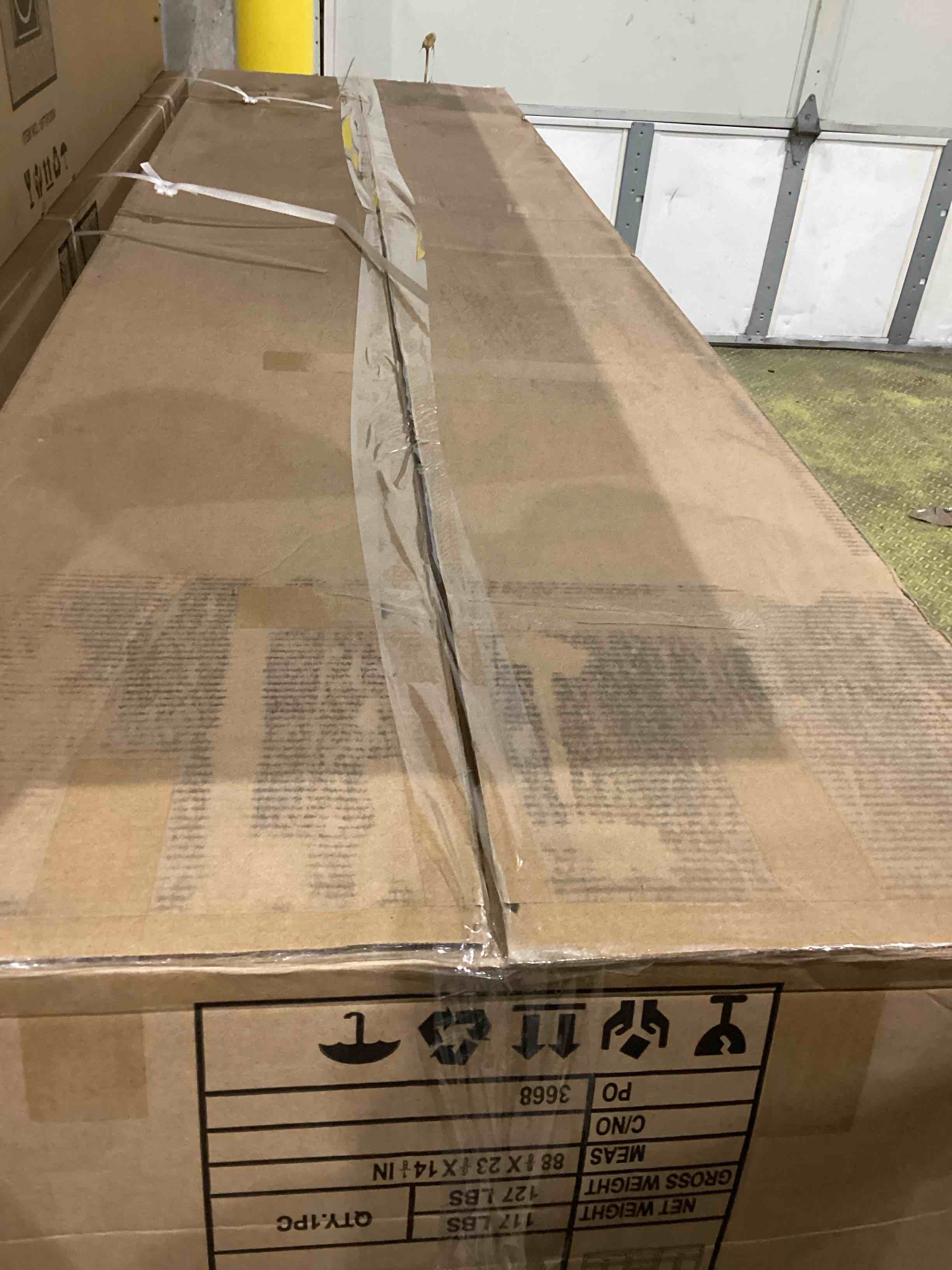 https://s3.amazonaws.com/lotting-images-prod/bidfta/PNK1498017_1757697959489.jpeg