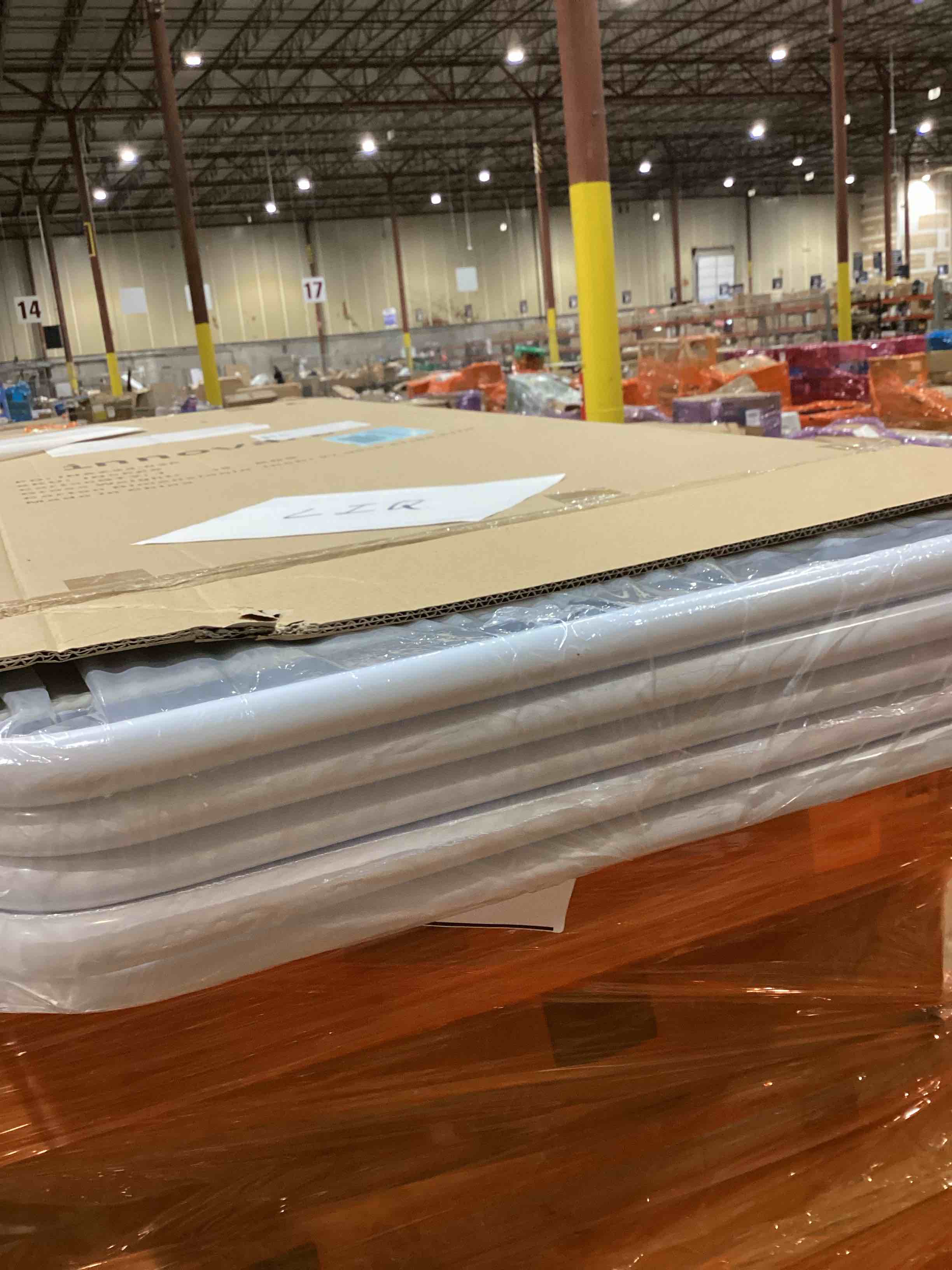 https://s3.amazonaws.com/lotting-images-prod/bidfta/PNK1498192_1760473813345.jpeg