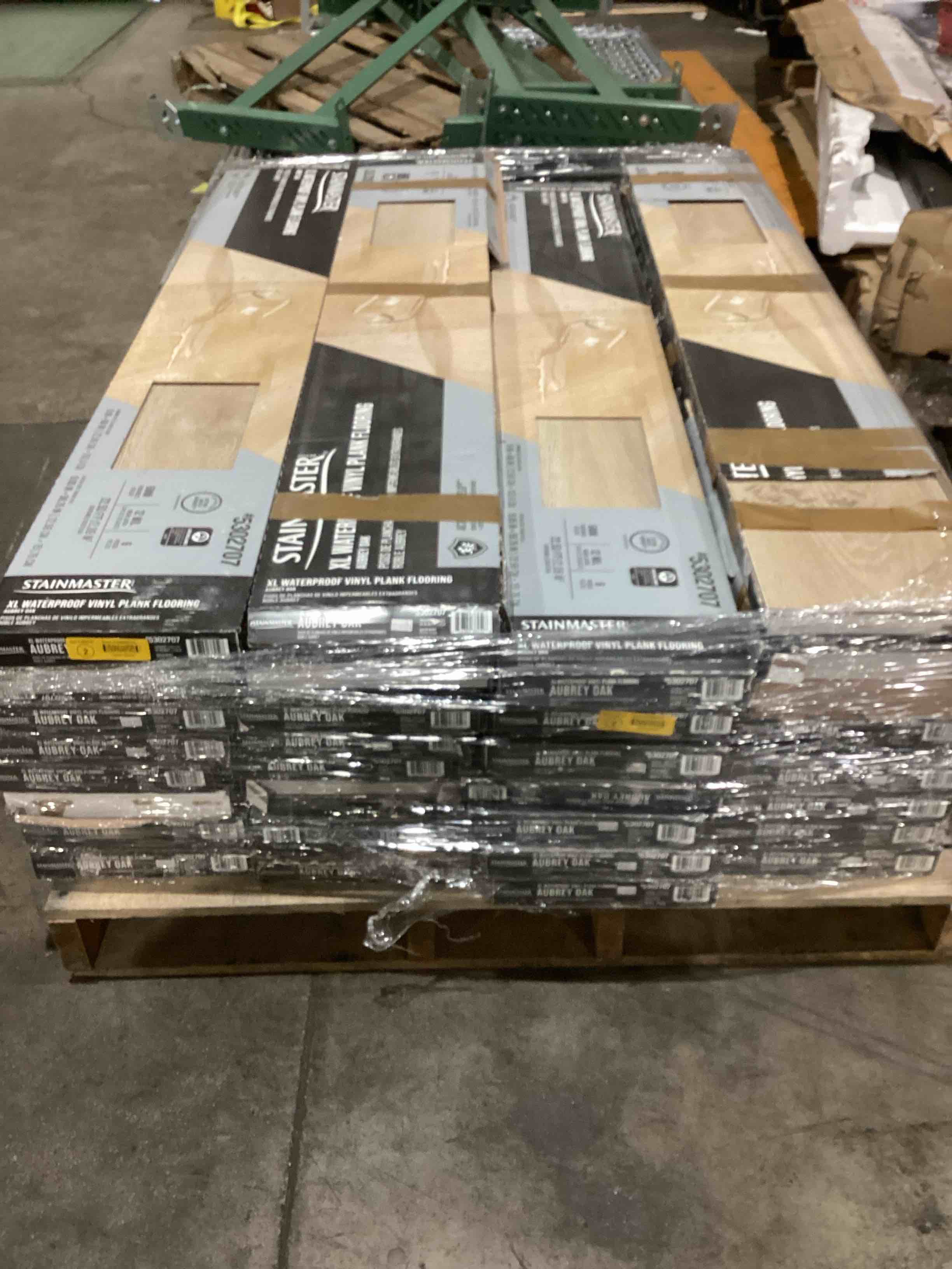 stainmaster xl waterproof vinyl plank flooring- 31 boxes/6 pcs per box (9.06 in x59.75 in)/ 22.53 sq ft per box 