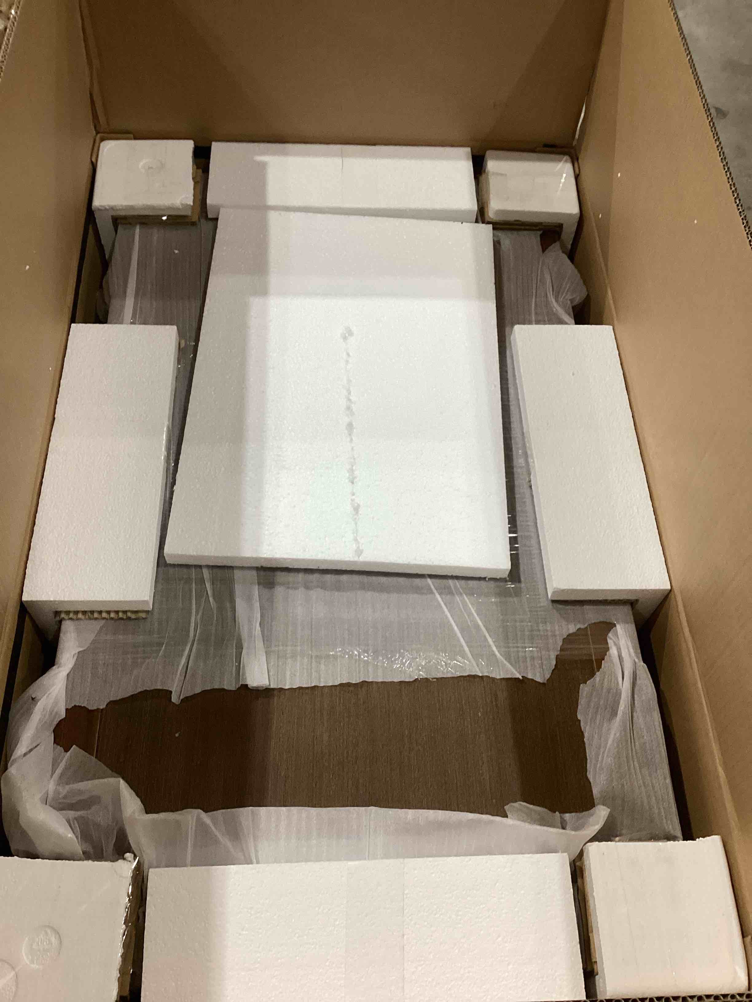 https://s3.amazonaws.com/lotting-images-prod/bidfta/PNK1501100_1756903311298.jpeg
