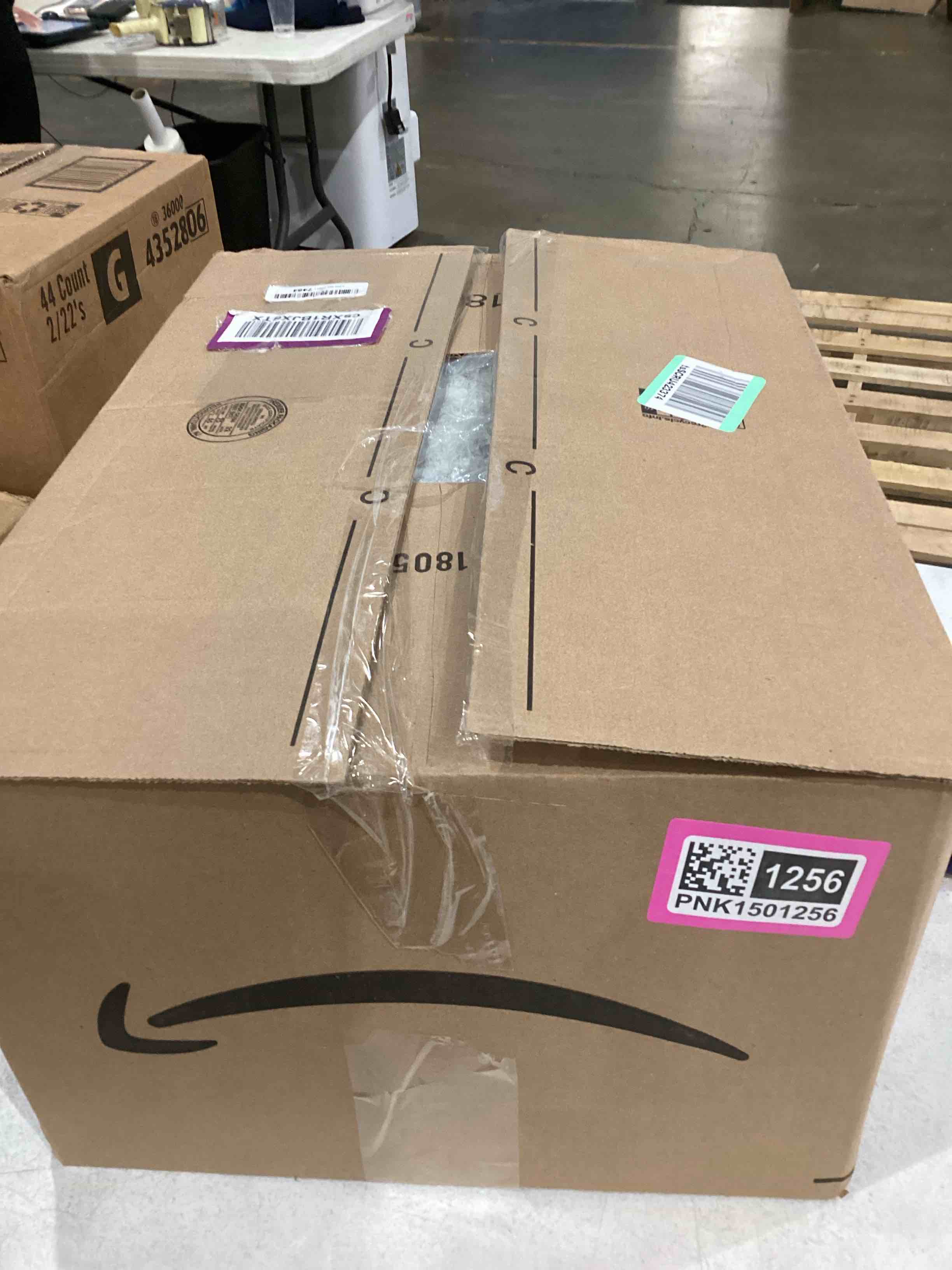 https://s3.amazonaws.com/lotting-images-prod/bidfta/PNK1501256_1757421195953.jpeg