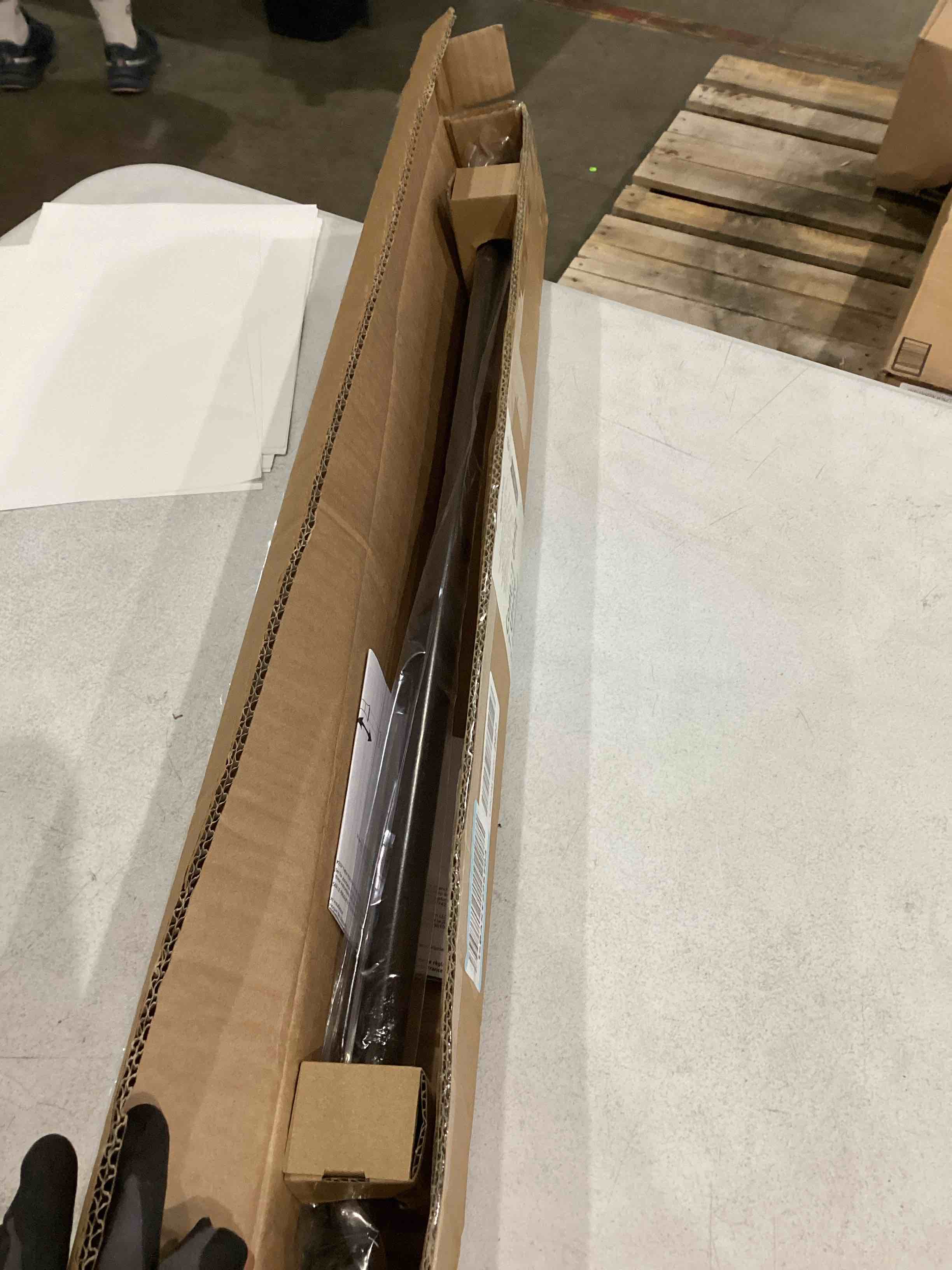 https://s3.amazonaws.com/lotting-images-prod/bidfta/PNK1501323_1757503901210.jpeg