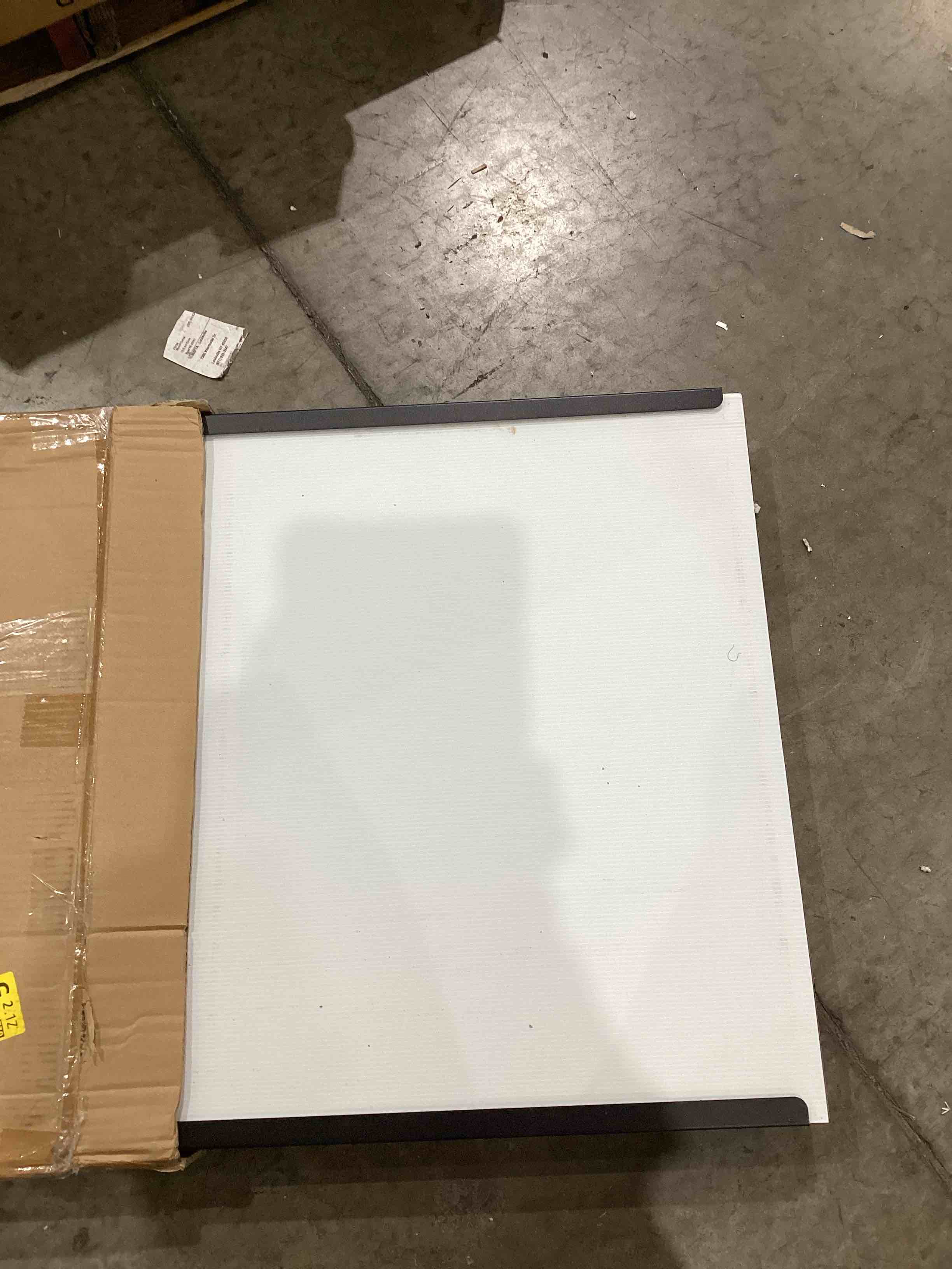 https://s3.amazonaws.com/lotting-images-prod/bidfta/PNK1501456_1757679603056.jpeg