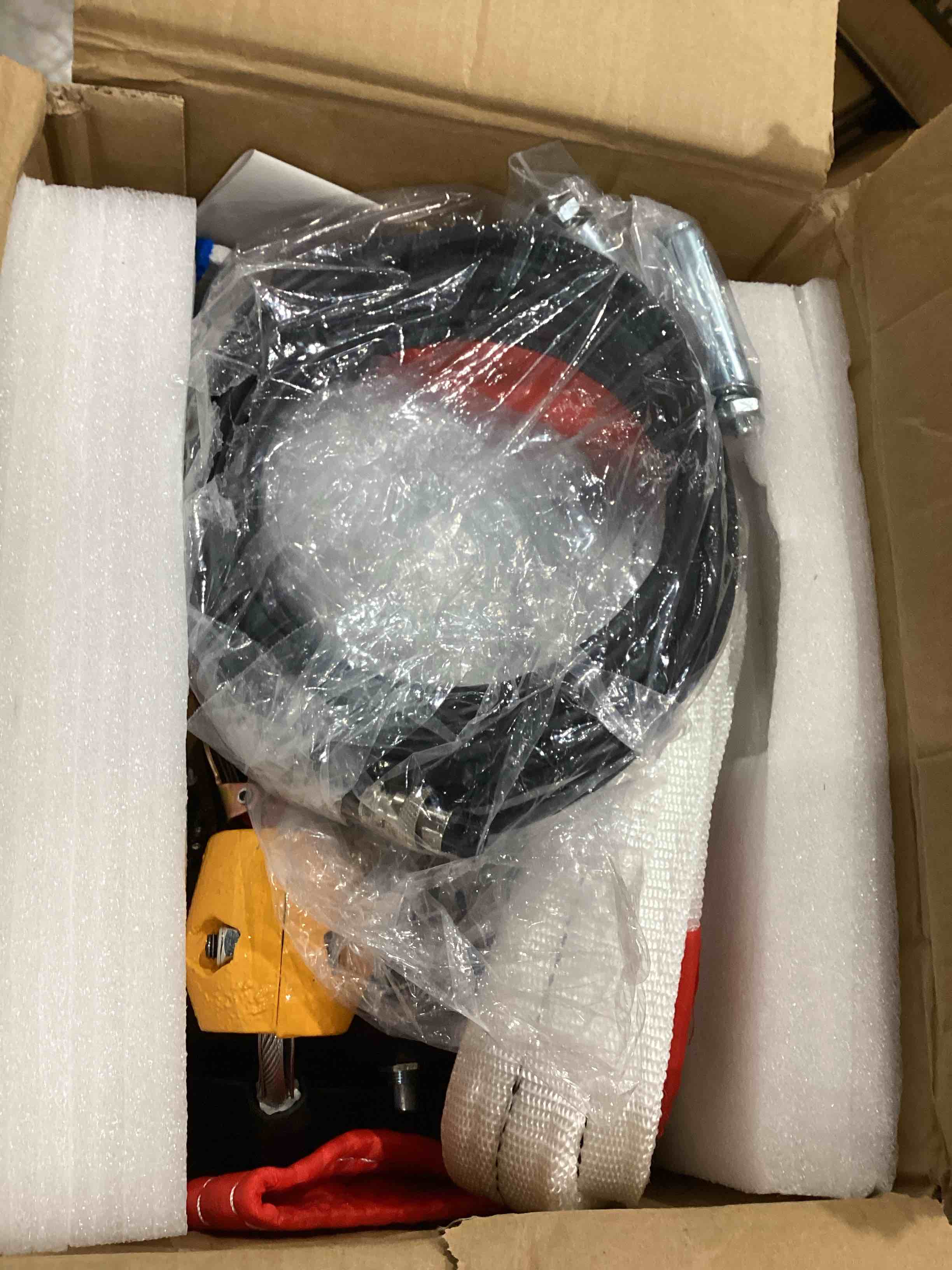 https://s3.amazonaws.com/lotting-images-prod/bidfta/PNK1501468_1757685499705.jpeg