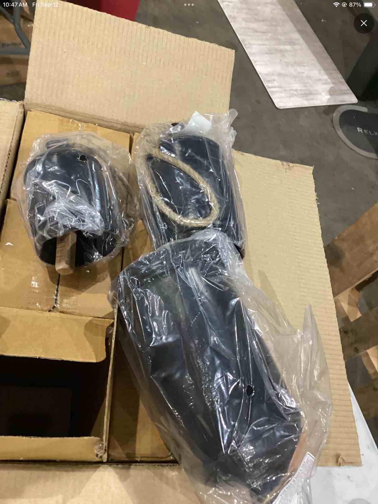https://s3.amazonaws.com/lotting-images-prod/bidfta/PNK1501514_1757688768981.jpeg