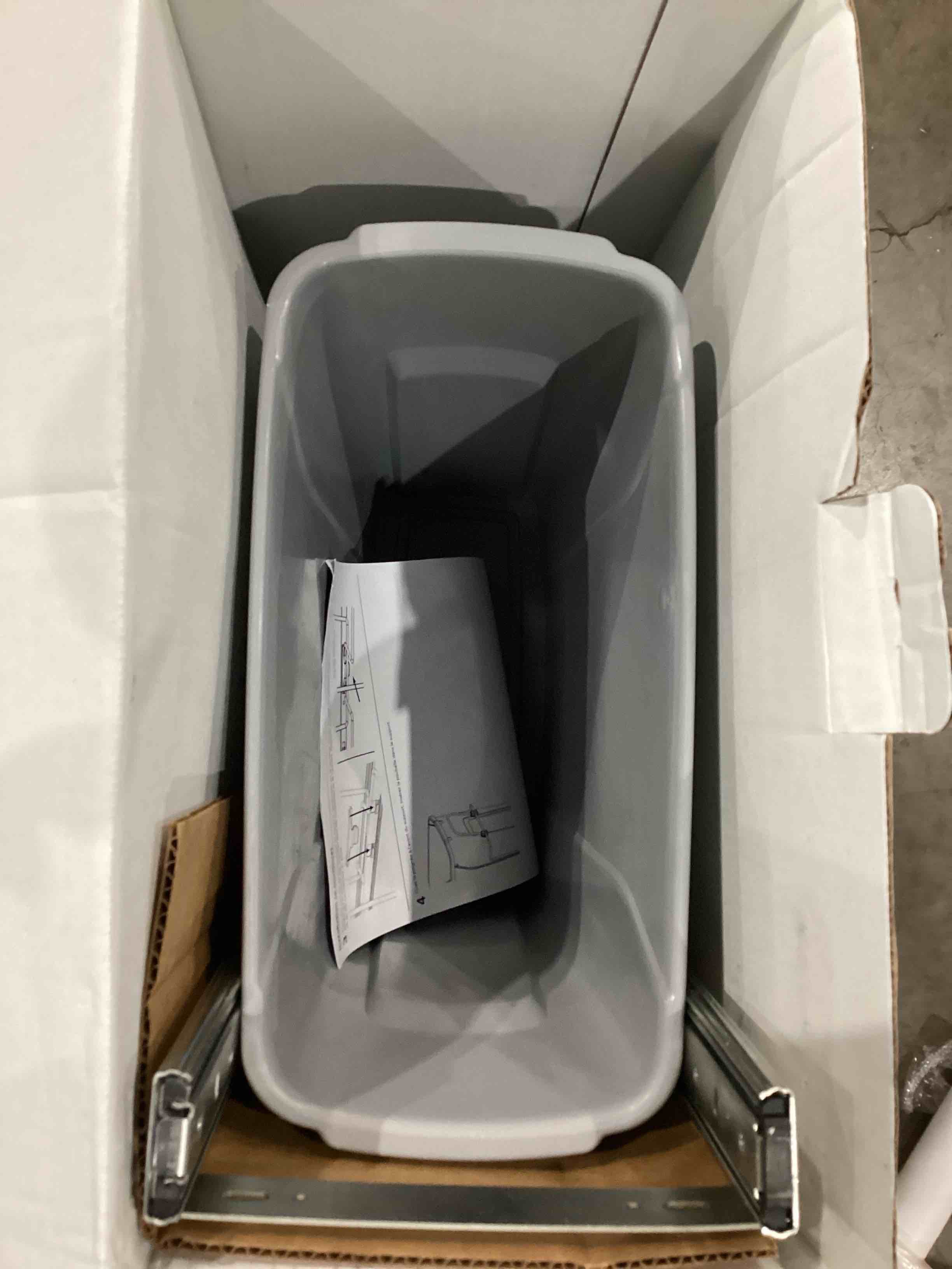 https://s3.amazonaws.com/lotting-images-prod/bidfta/PNK1501613_1757940616124.jpeg