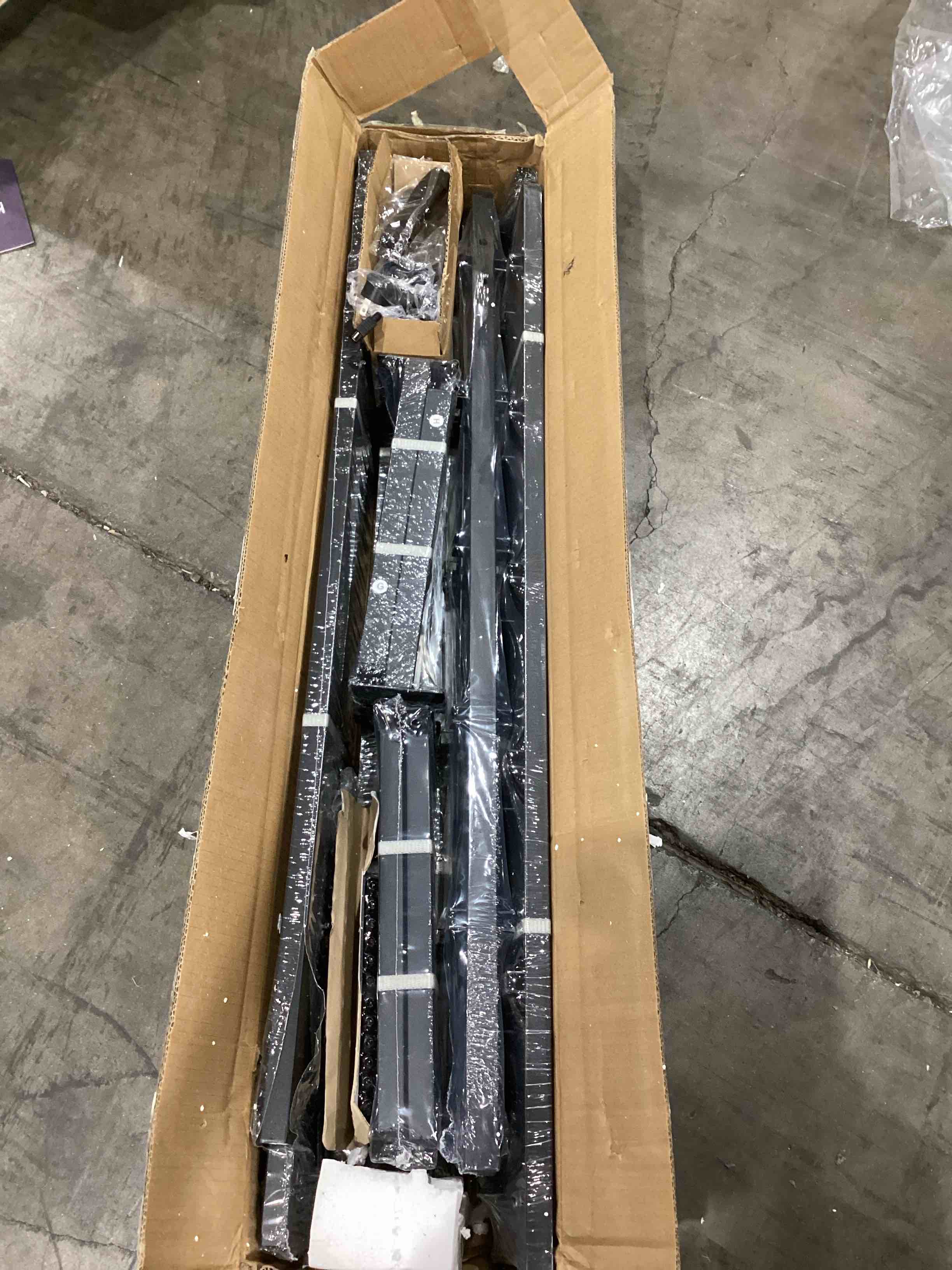 https://s3.amazonaws.com/lotting-images-prod/bidfta/PNK1501806_1758206305854.jpeg