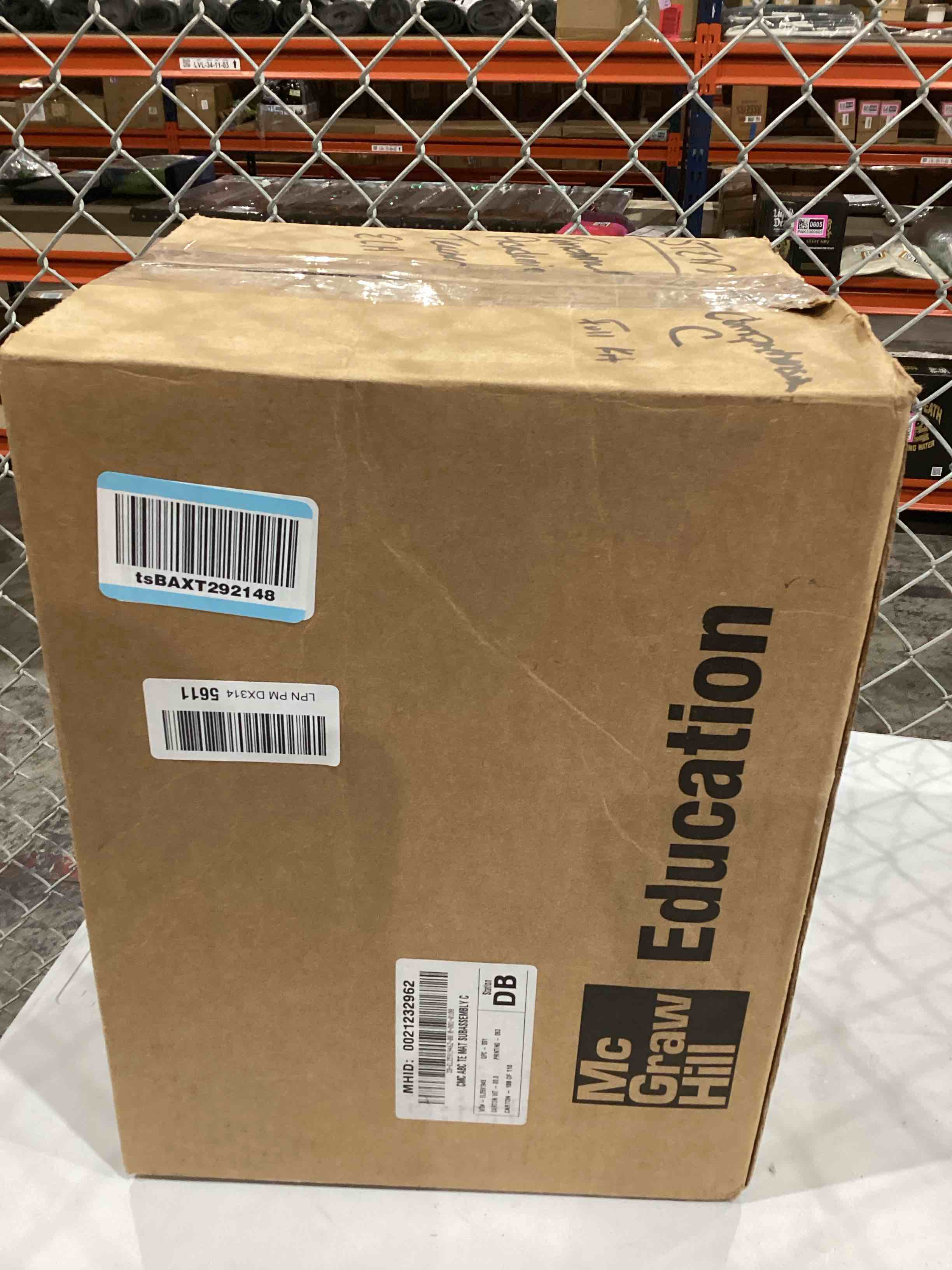 https://s3.amazonaws.com/lotting-images-prod/bidfta/PNK1501813_1758208556903.jpeg