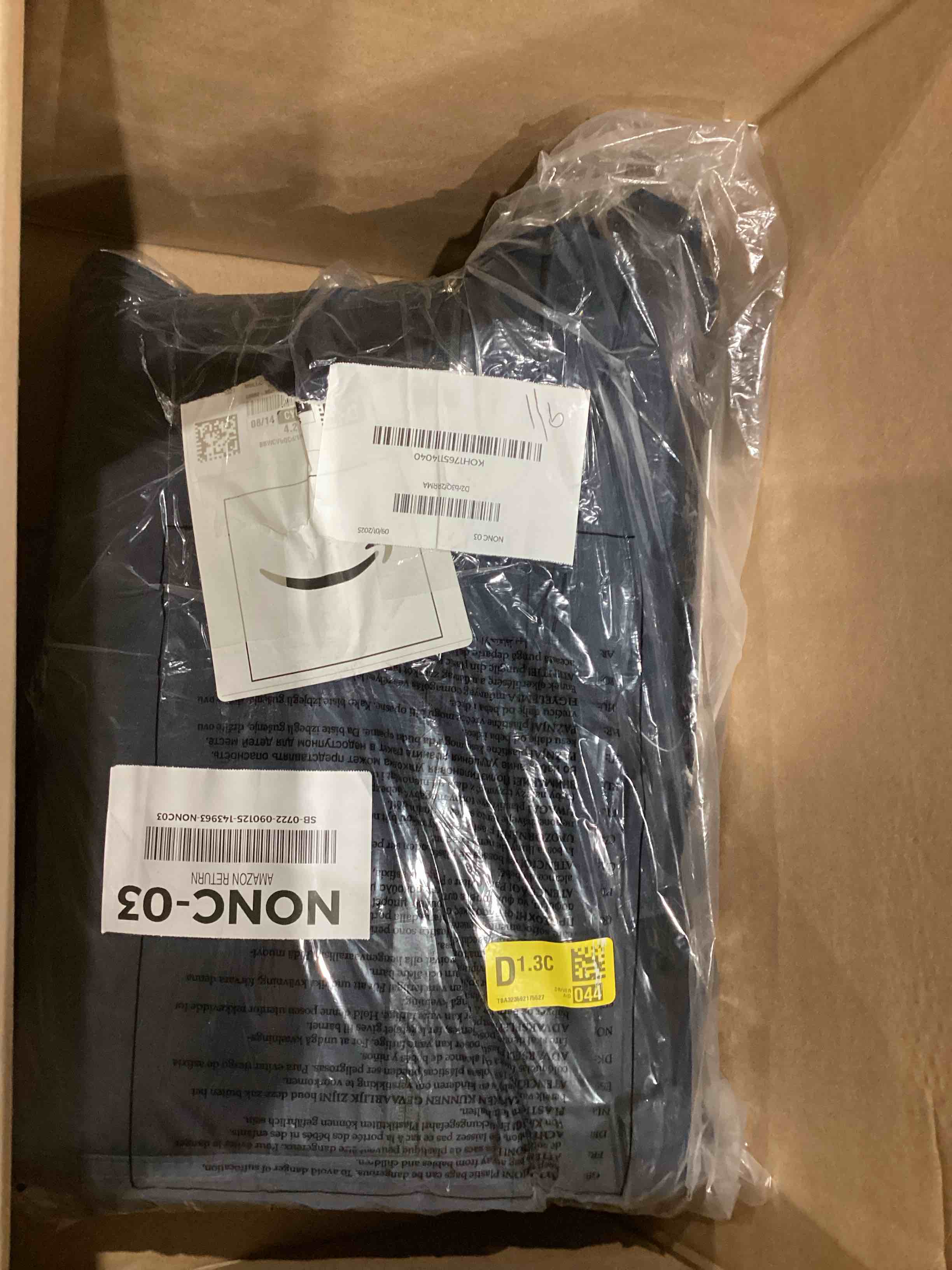 https://s3.amazonaws.com/lotting-images-prod/bidfta/PNK1501900_1758544558452.jpeg