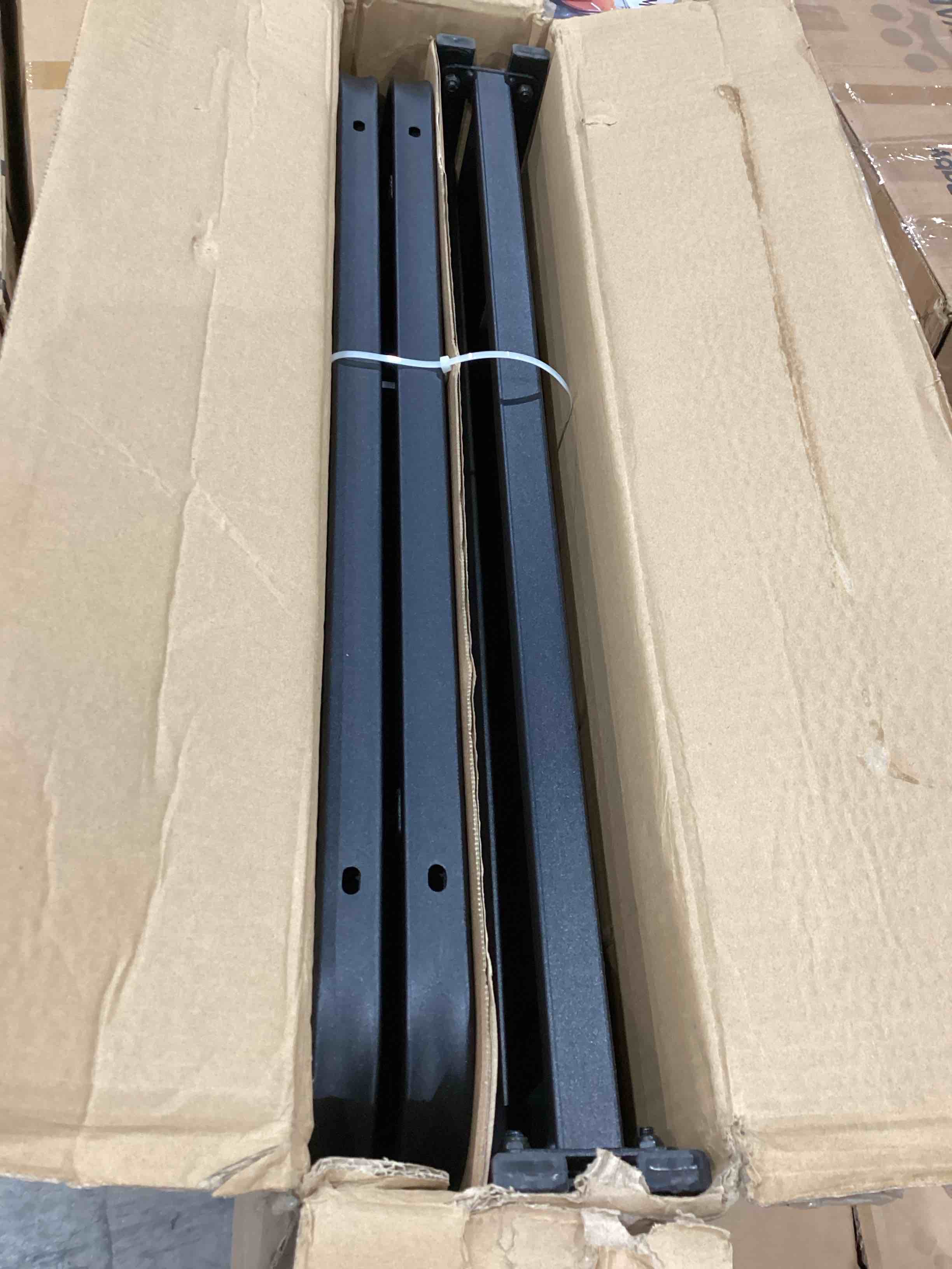 https://s3.amazonaws.com/lotting-images-prod/bidfta/PNK1501918_1758555329240.jpeg