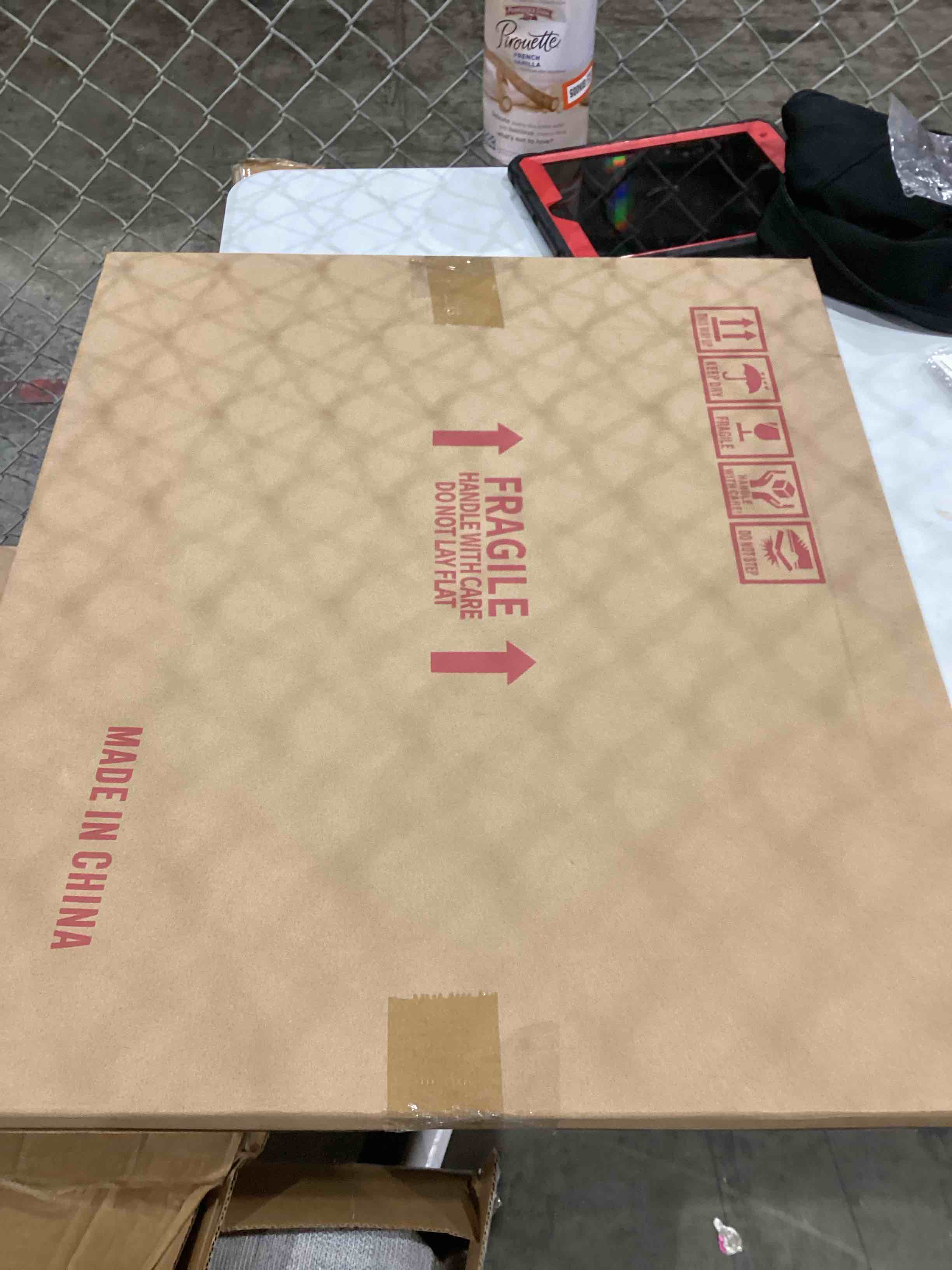 https://s3.amazonaws.com/lotting-images-prod/bidfta/PNK1501921_1758556310902.jpeg