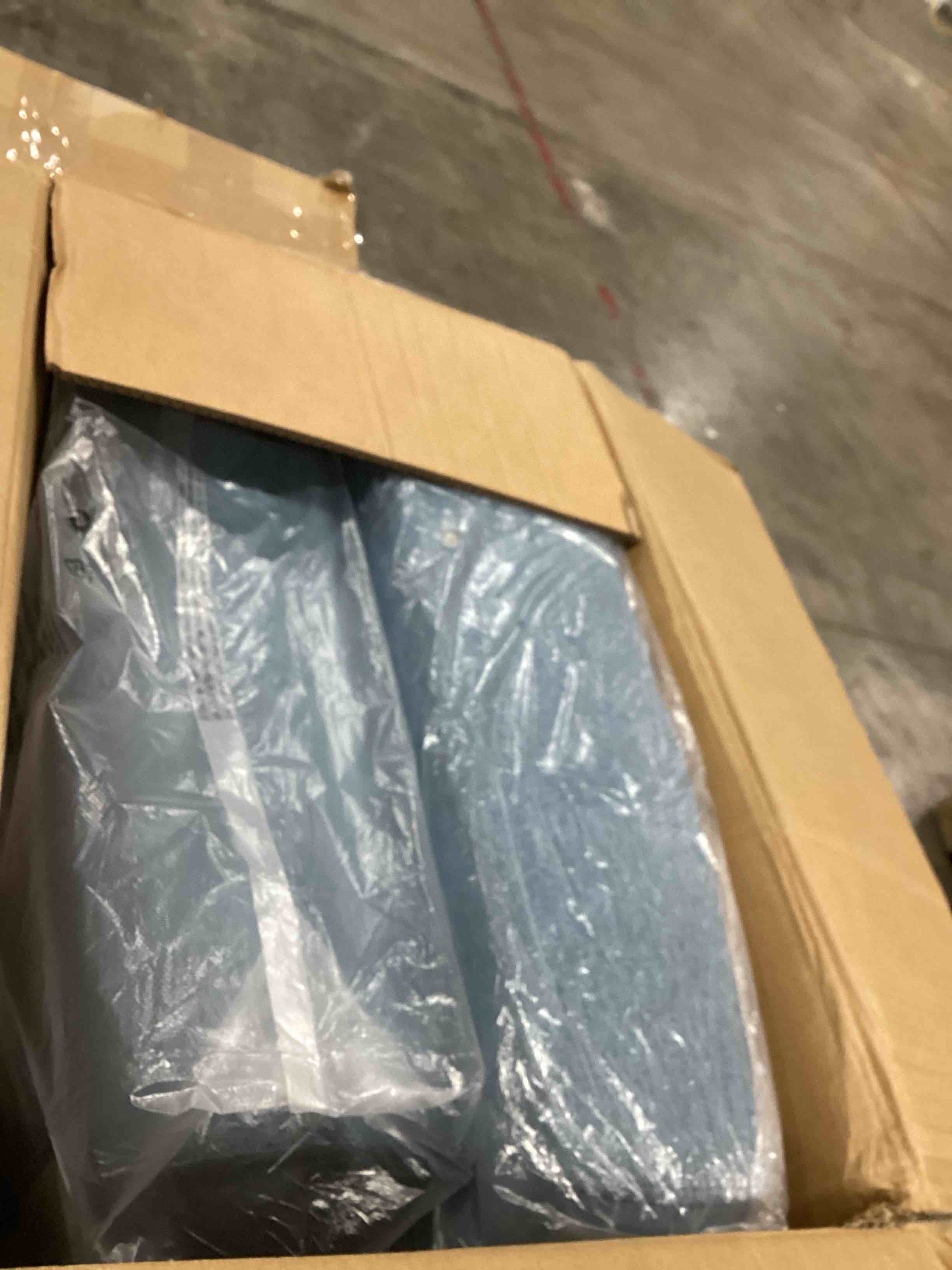 https://s3.amazonaws.com/lotting-images-prod/bidfta/PNK1502004_1758804673459.jpeg