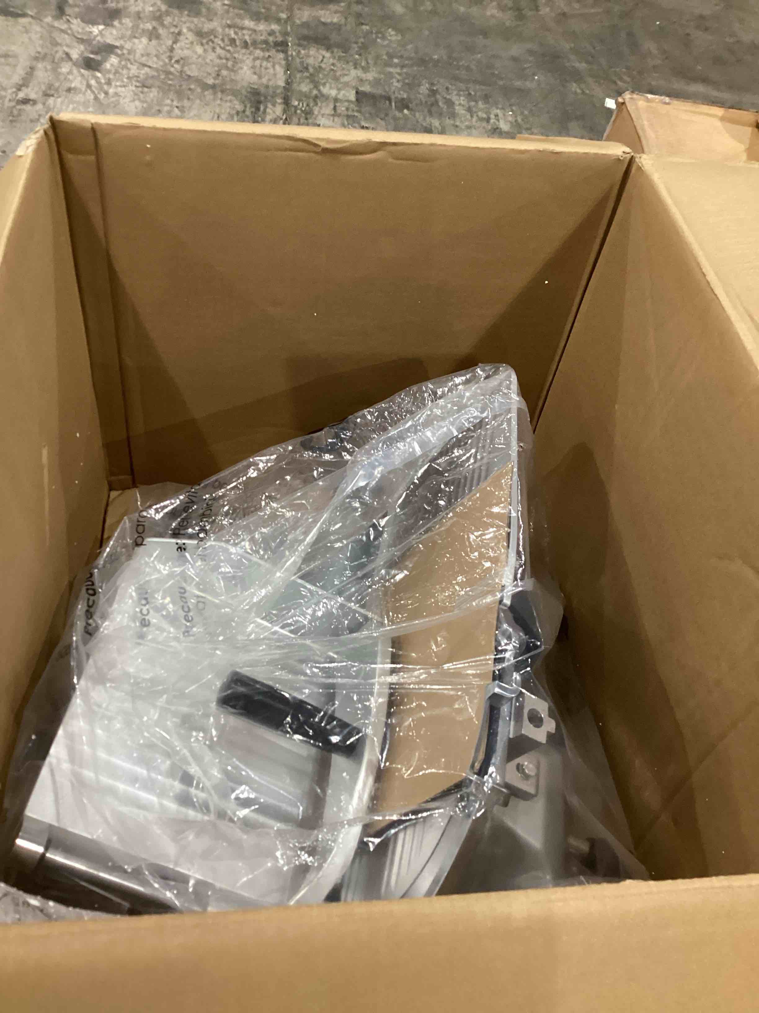 https://s3.amazonaws.com/lotting-images-prod/bidfta/PNK1502005_1758804557205.jpeg