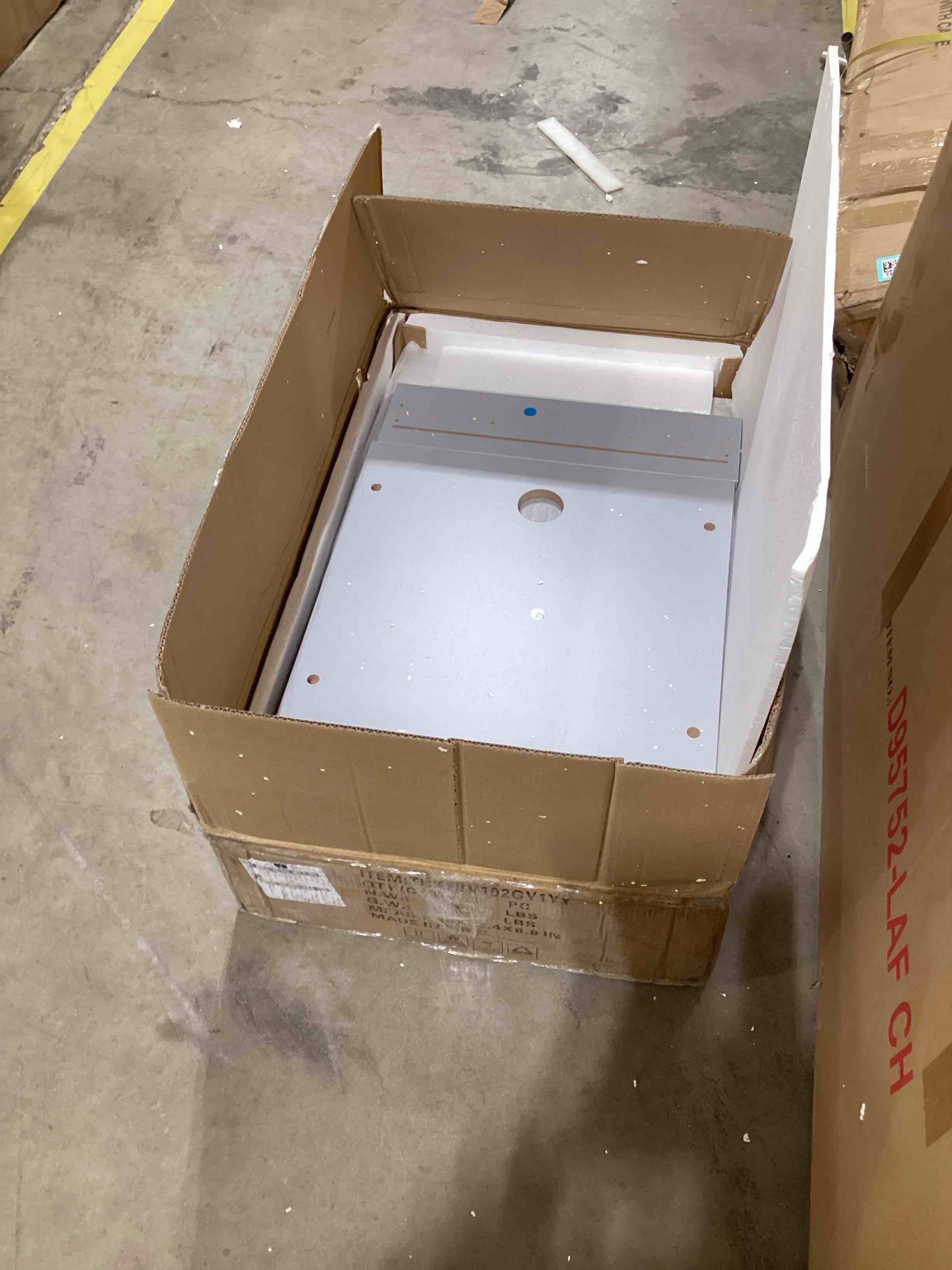 https://s3.amazonaws.com/lotting-images-prod/bidfta/PNK1504975_1735307493315.jpeg