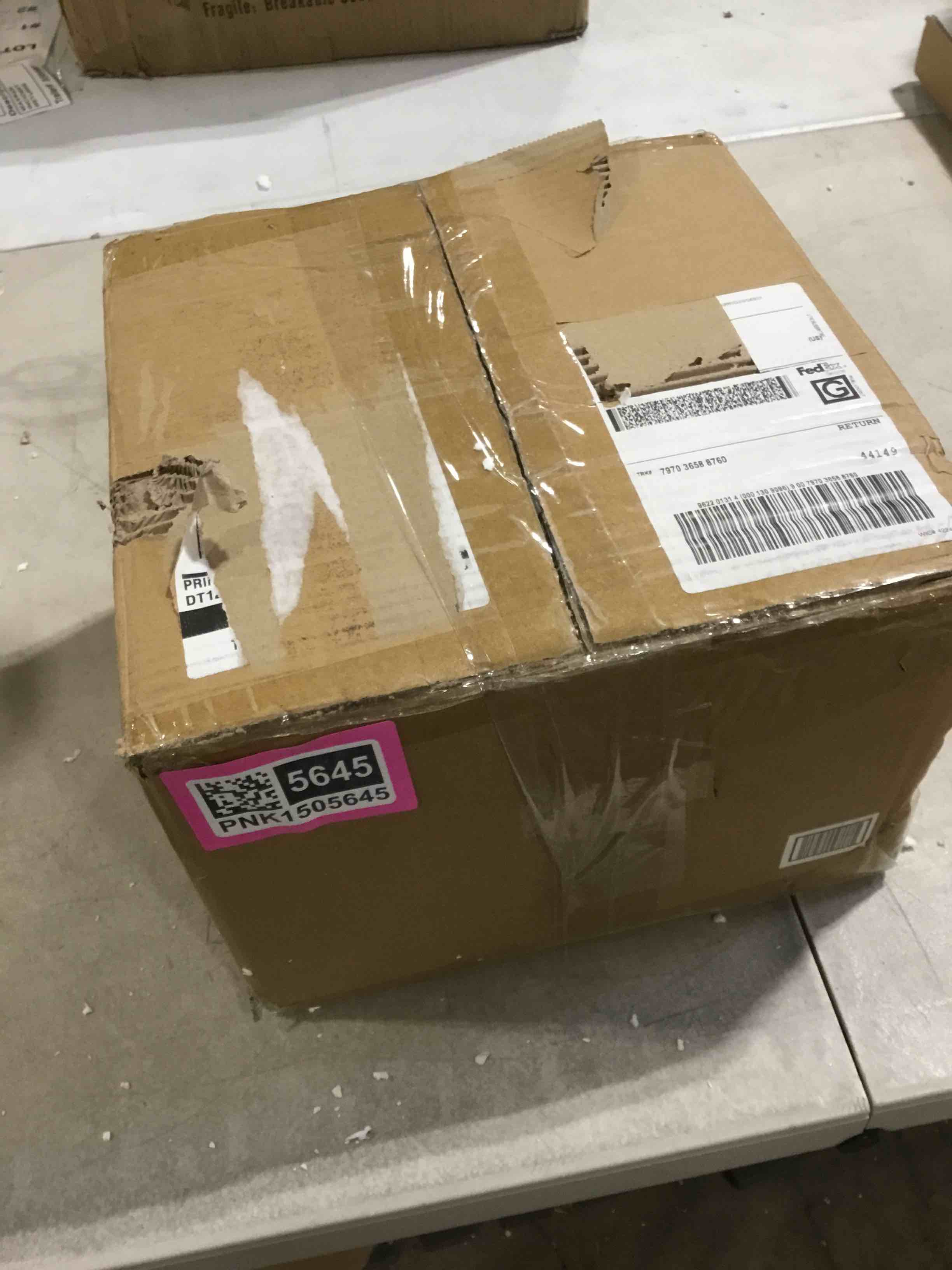 https://s3.amazonaws.com/lotting-images-prod/bidfta/PNK1505645_1737491666164.jpeg
