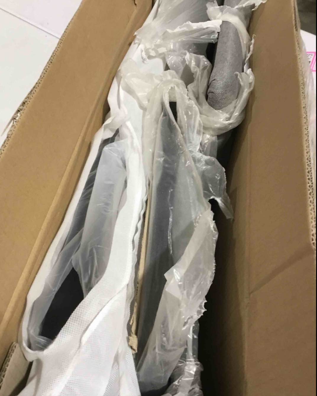 https://s3.amazonaws.com/lotting-images-prod/bidfta/PNK1508022_1738342013726.jpeg
