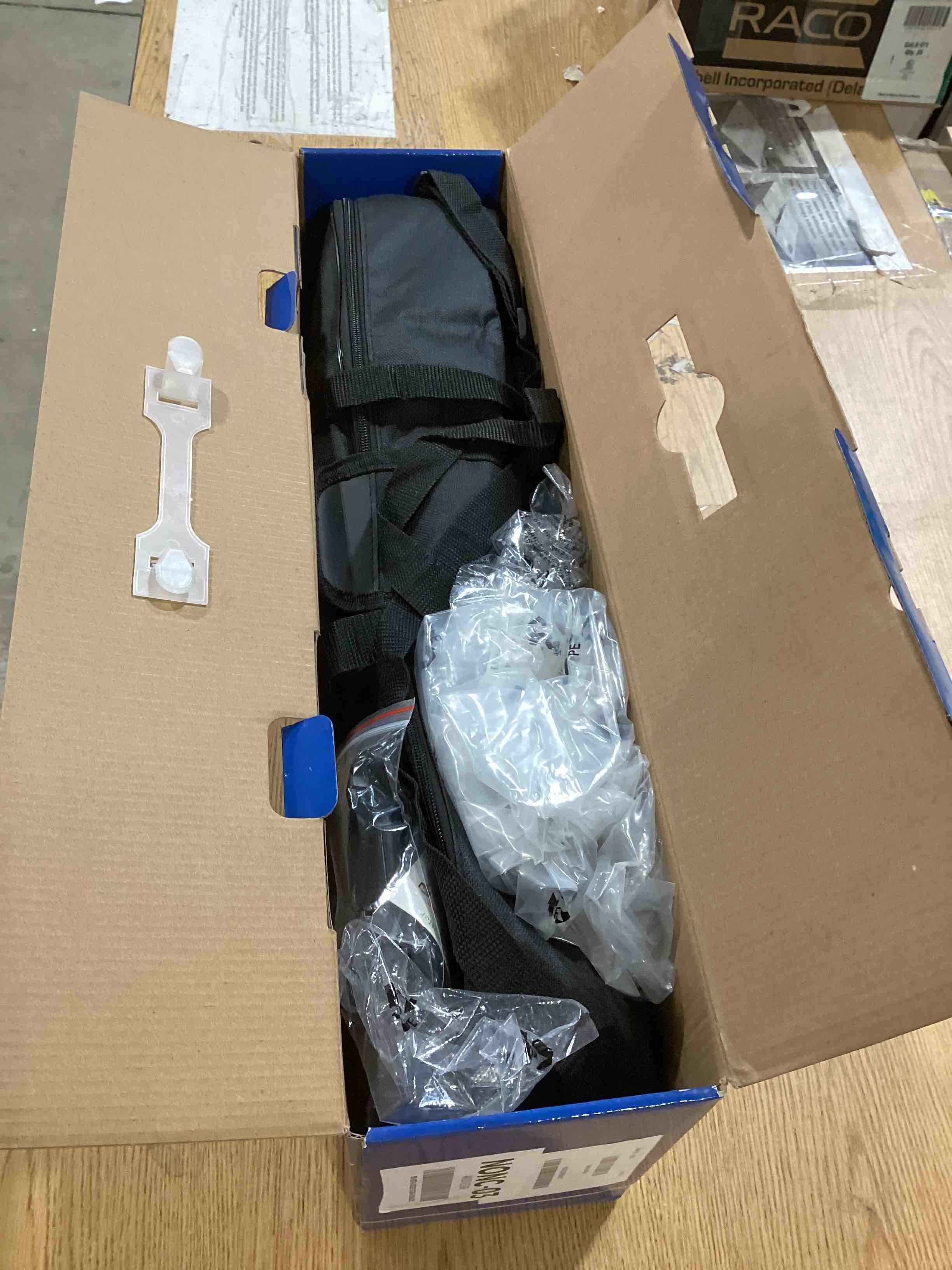 https://s3.amazonaws.com/lotting-images-prod/bidfta/PNK1509343_1741359056574.jpeg