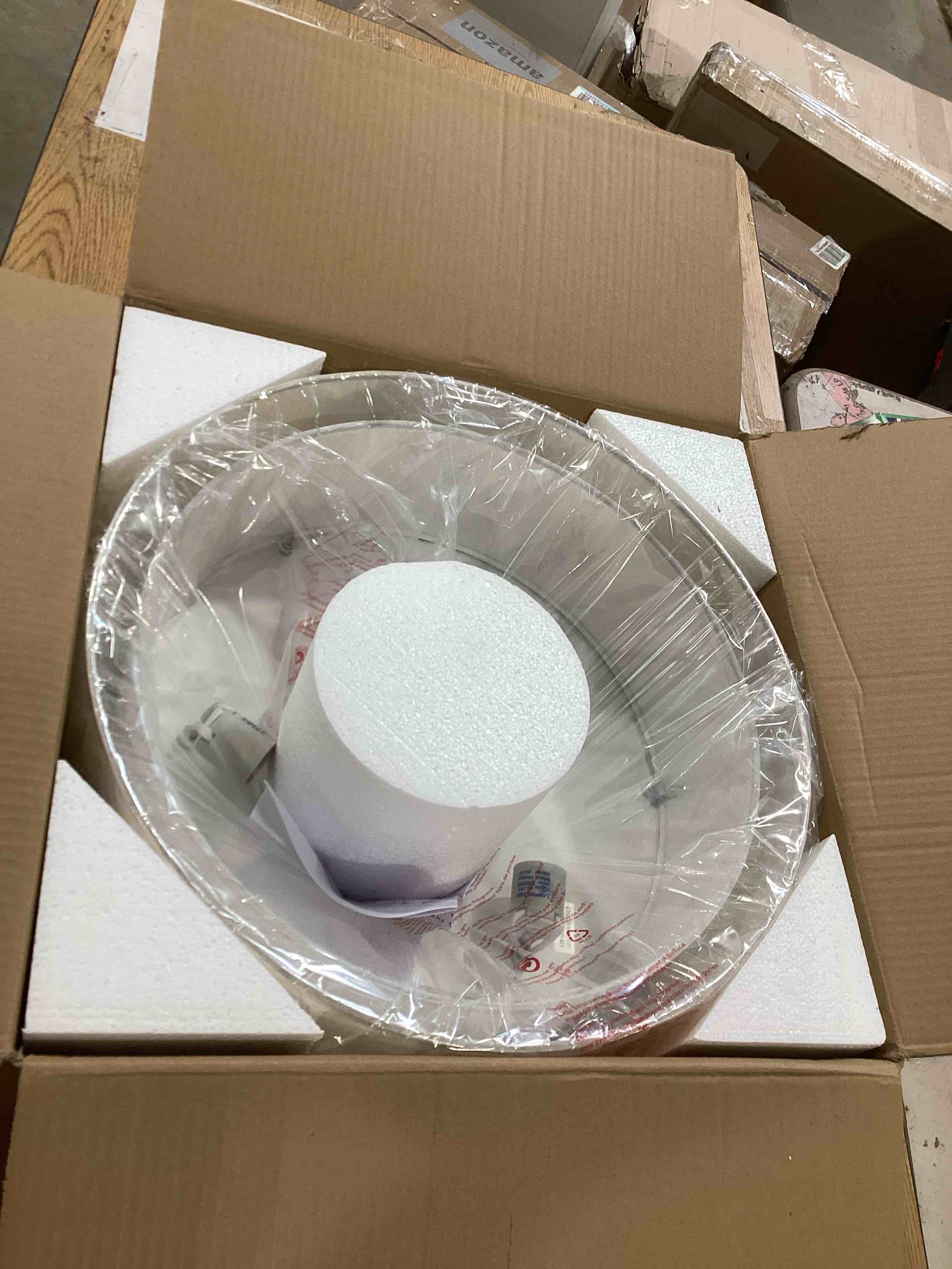 https://s3.amazonaws.com/lotting-images-prod/bidfta/PNK1509560_1741791716132.jpeg