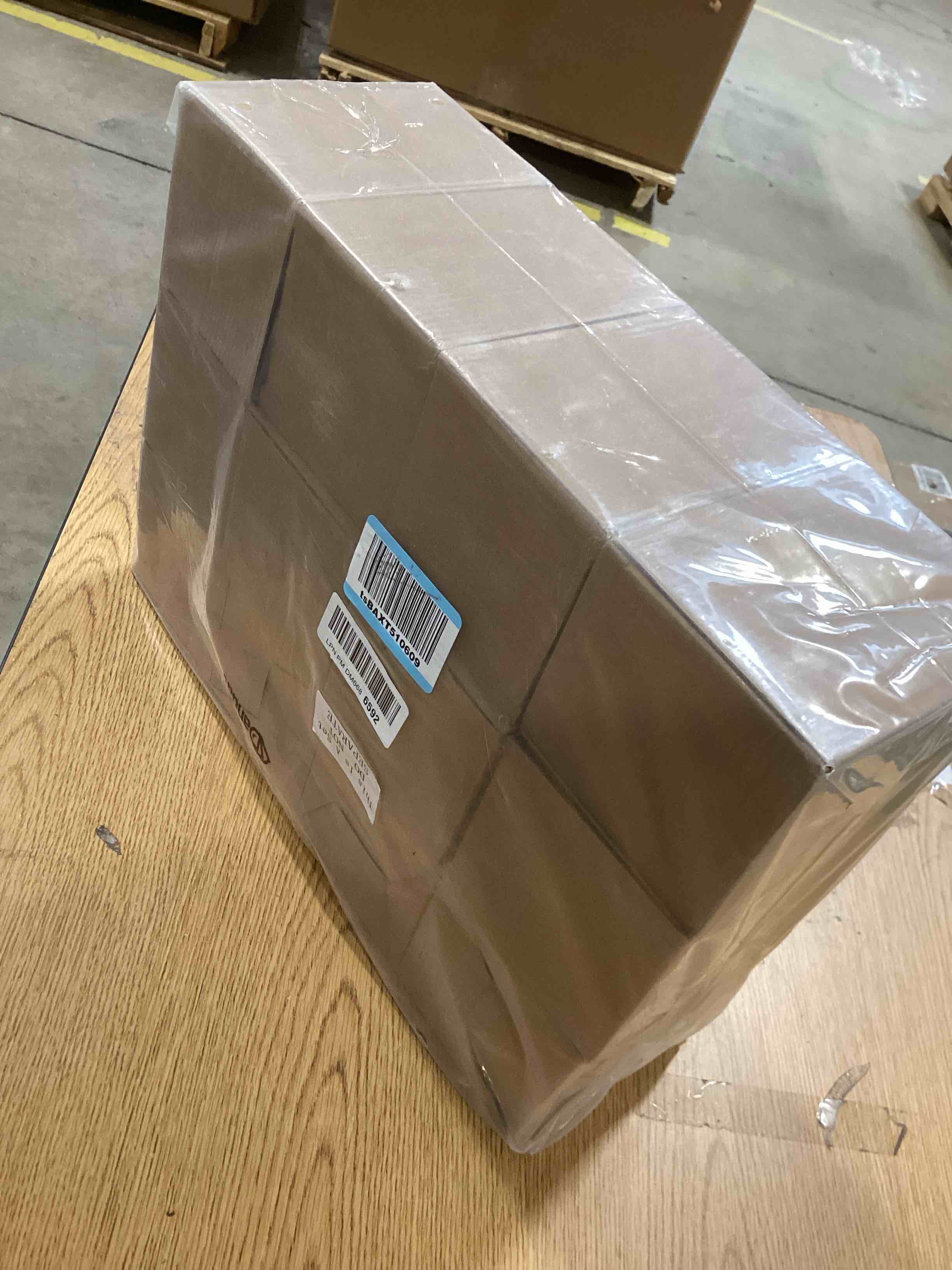 https://s3.amazonaws.com/lotting-images-prod/bidfta/PNK1509716_1741878264610.jpeg