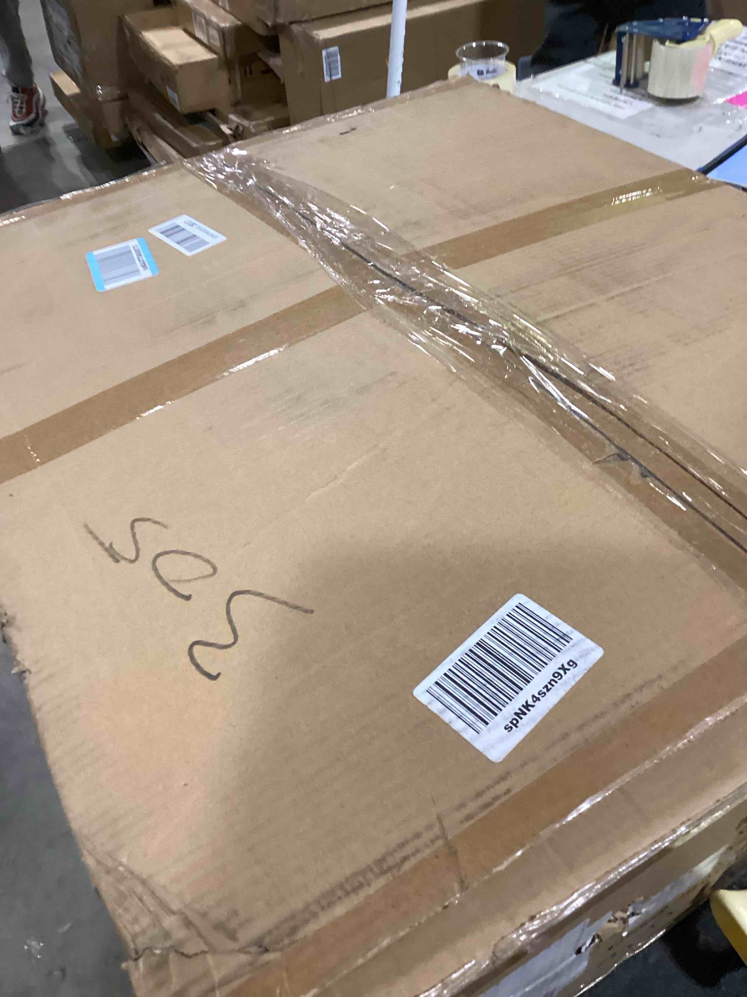 https://s3.amazonaws.com/lotting-images-prod/bidfta/PNK1511977_1736182770480.jpeg